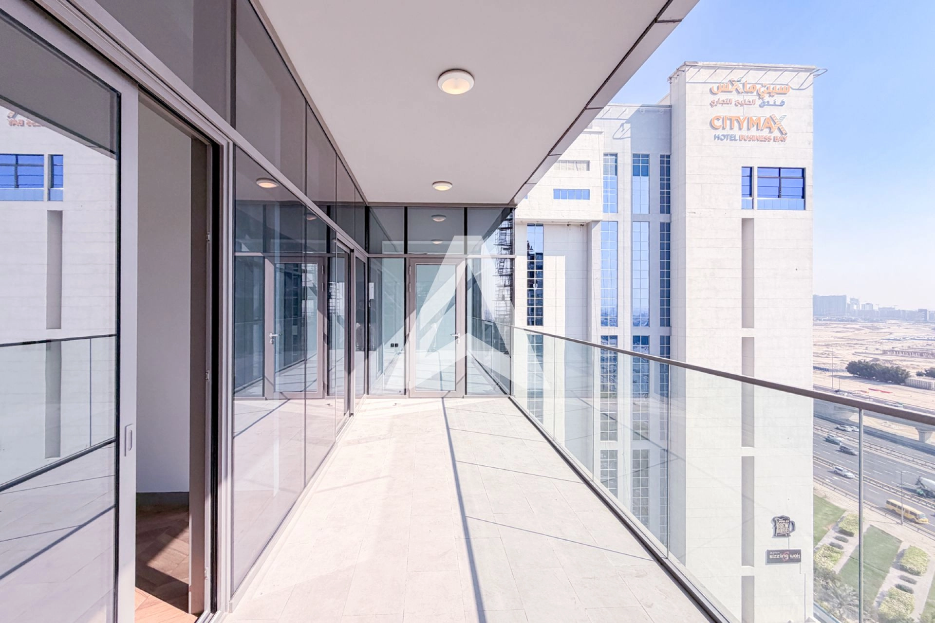 Displayed image from the thumbnail slider