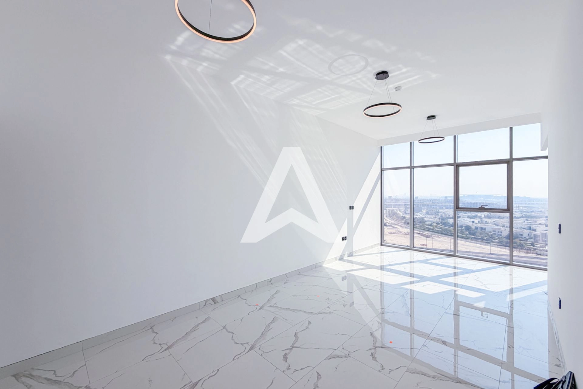 Displayed image from the thumbnail slider