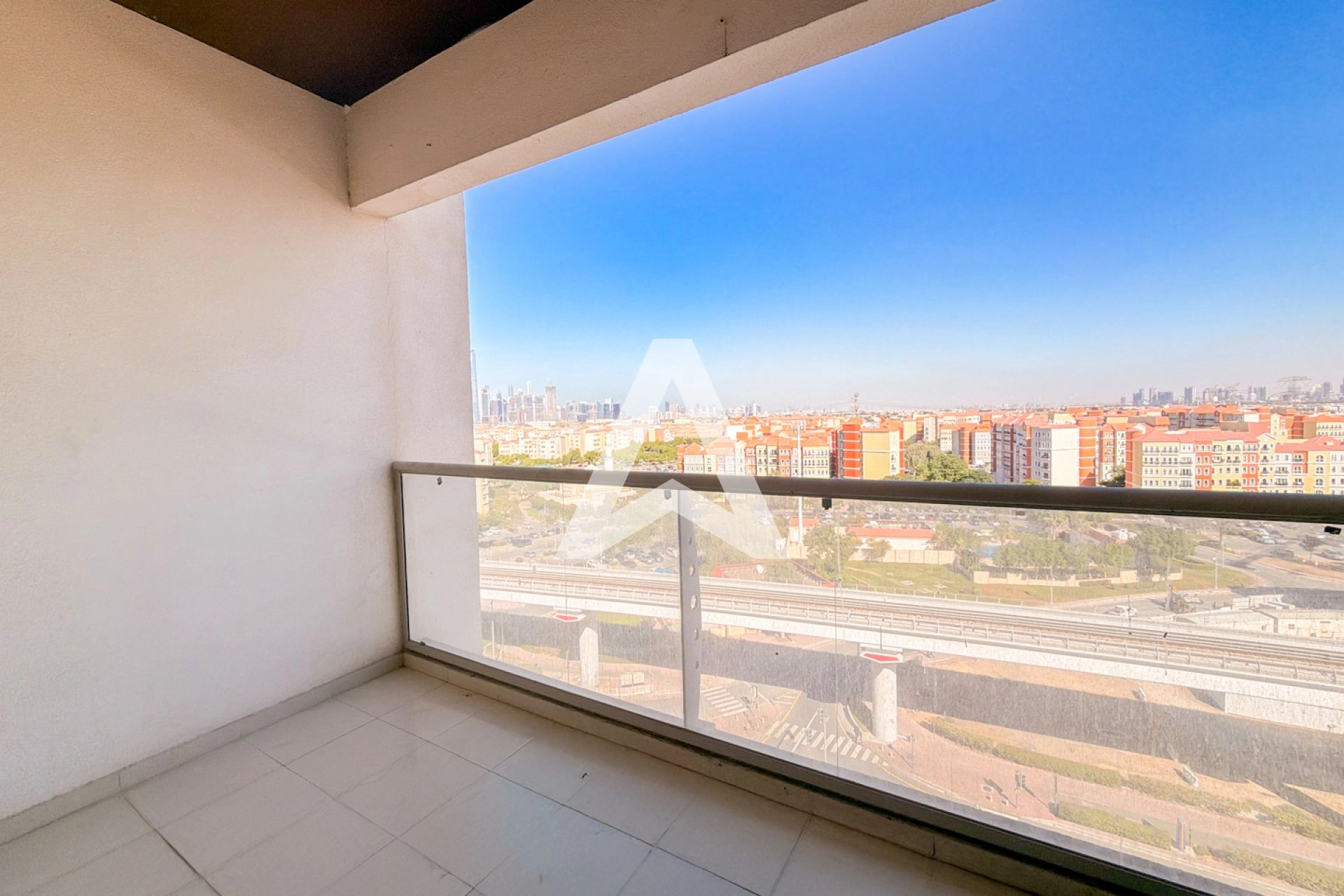 Displayed image from the thumbnail slider