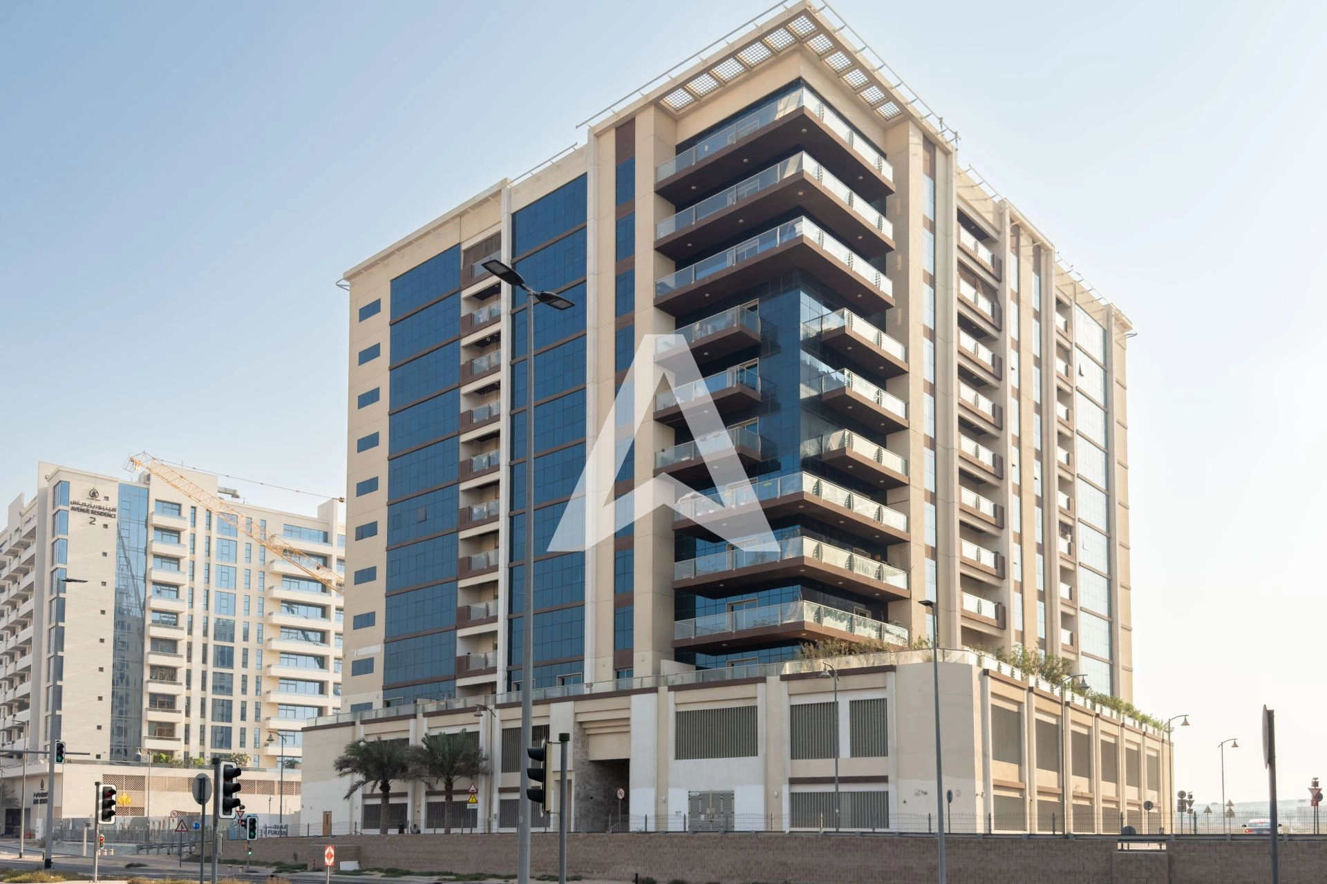 Displayed image from the thumbnail slider