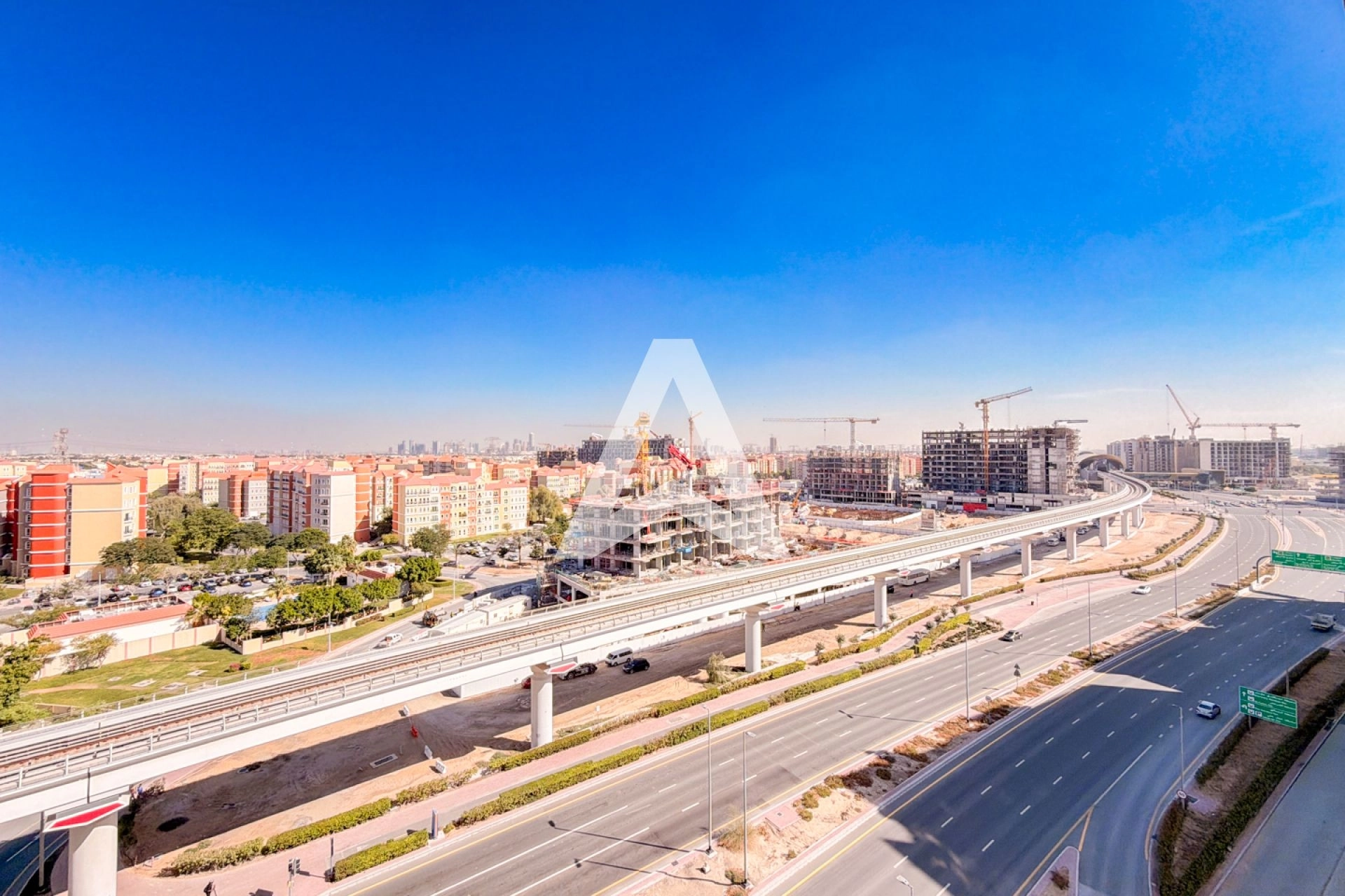 Displayed image from the thumbnail slider