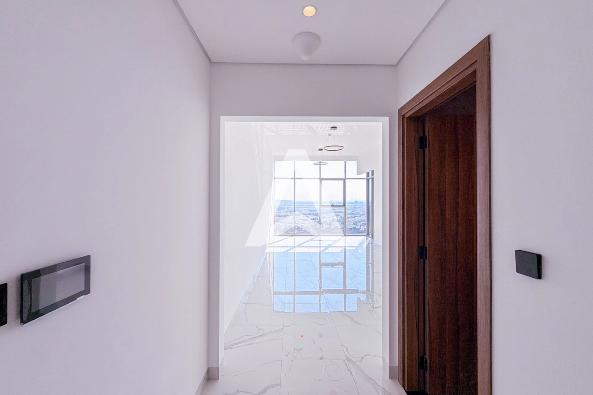 Displayed image from the thumbnail slider