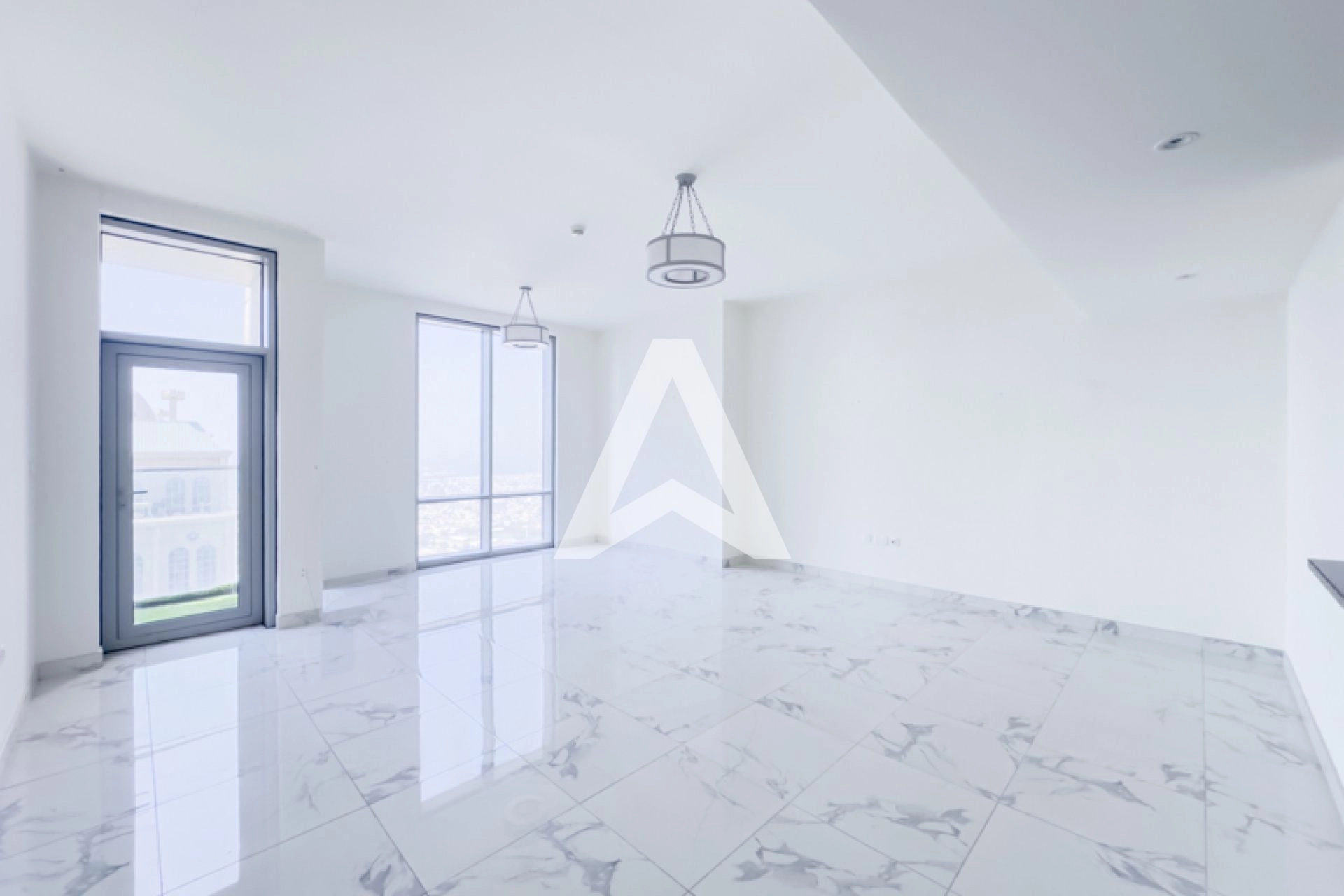 Displayed image from the thumbnail slider