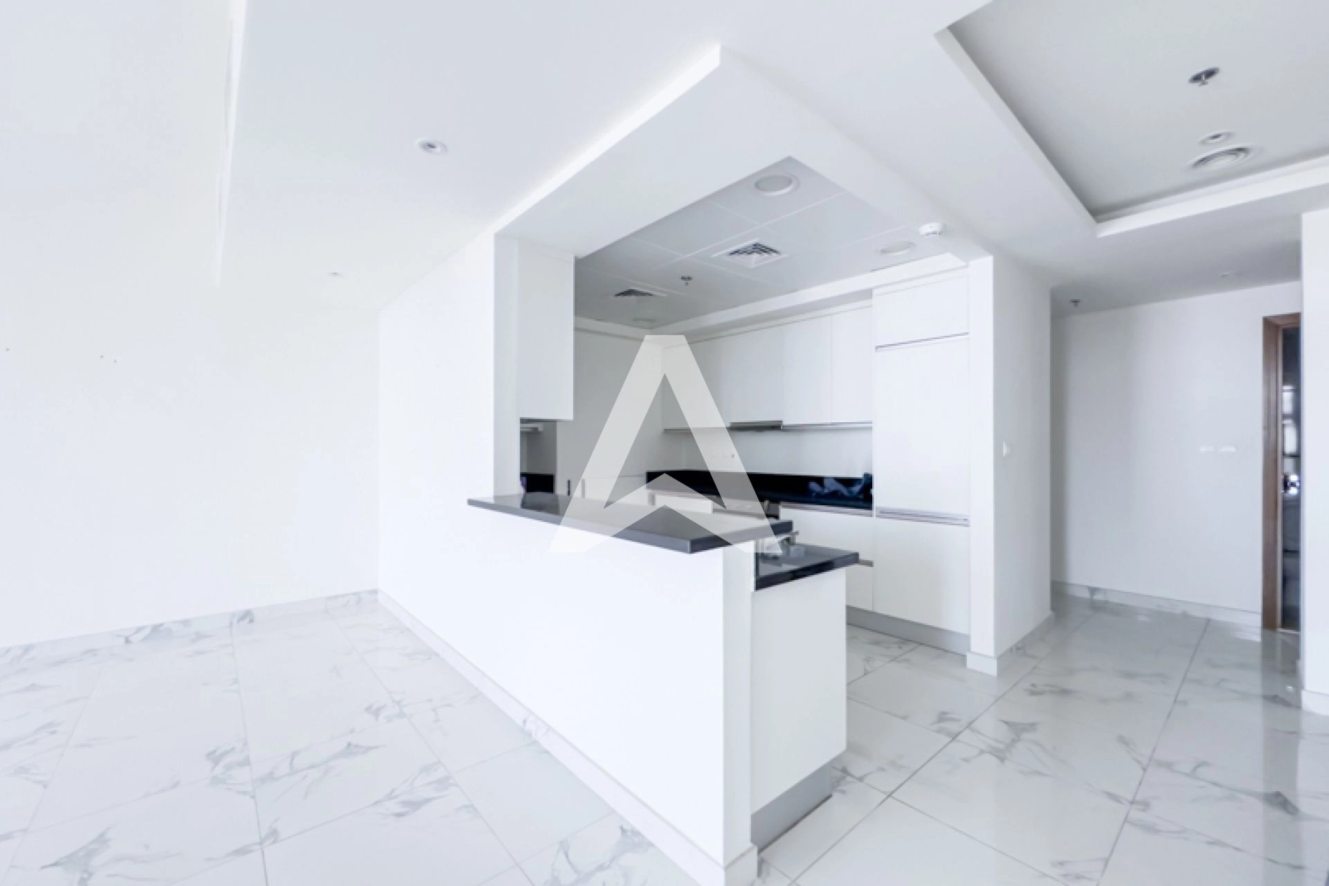 Displayed image from the thumbnail slider