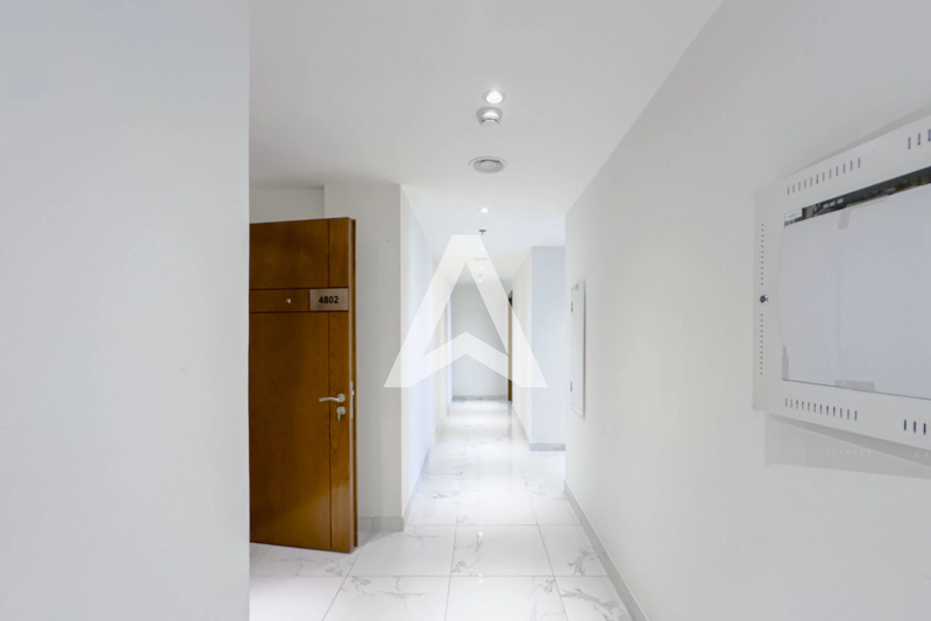 Displayed image from the thumbnail slider