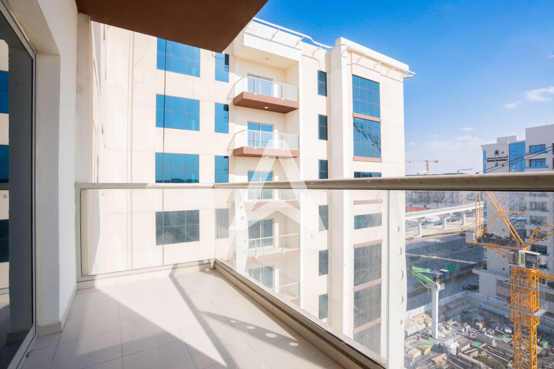 Displayed image from the thumbnail slider