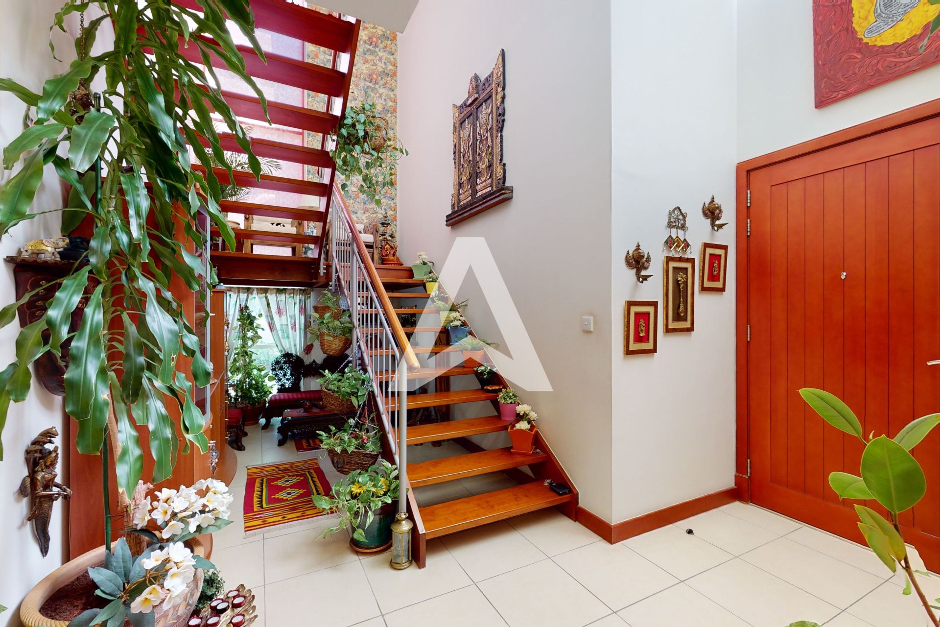 Displayed image from the thumbnail slider