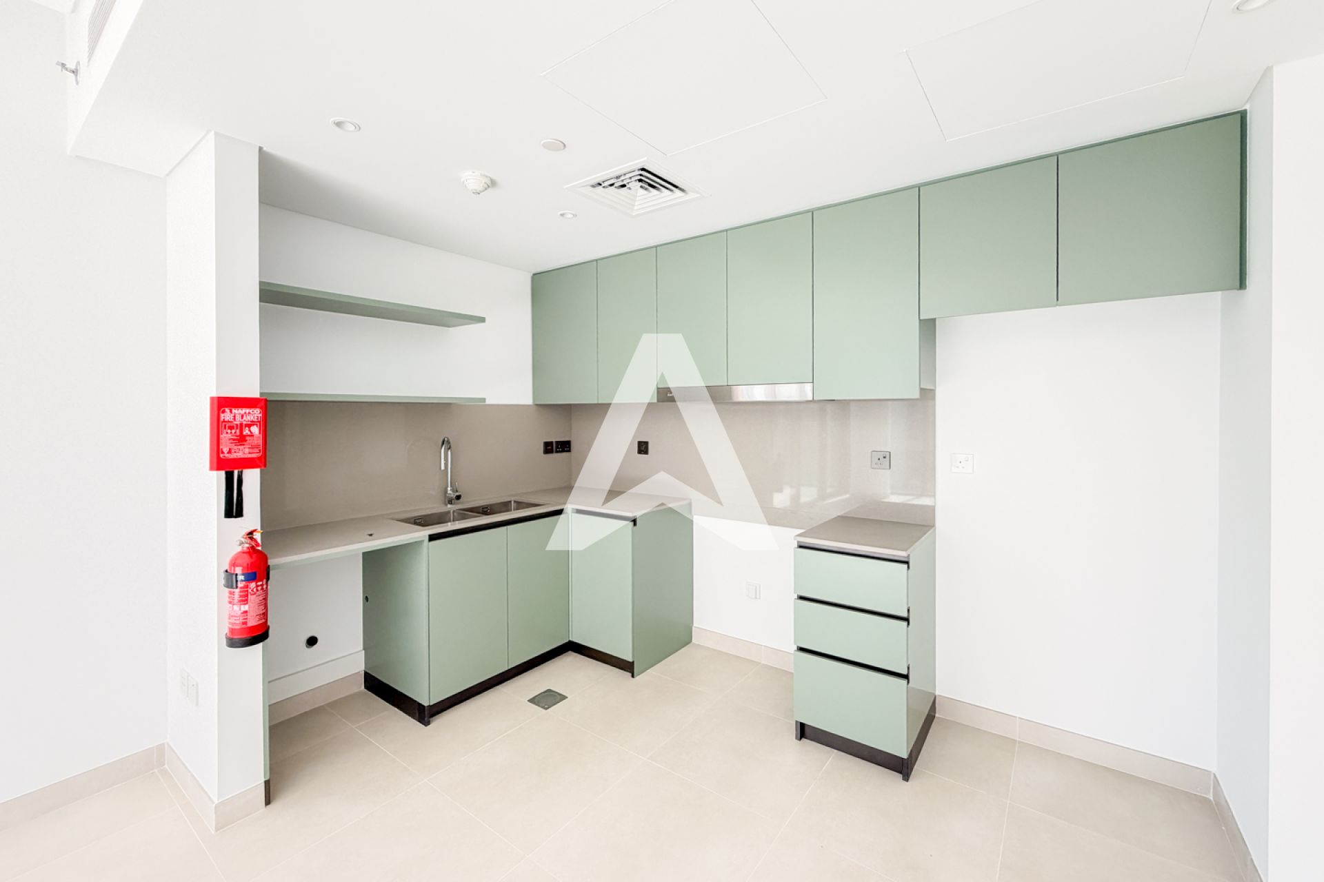 Displayed image from the thumbnail slider