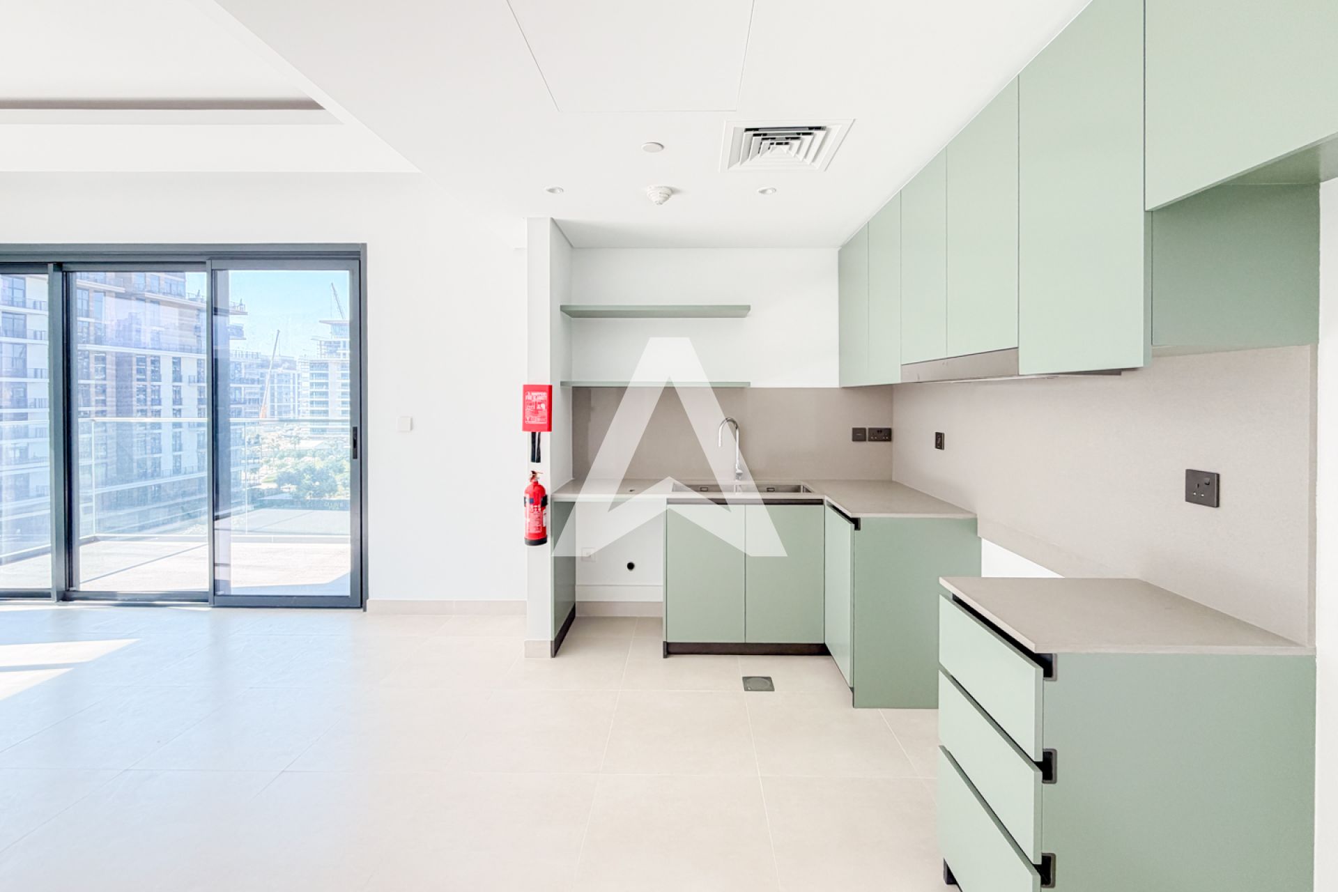 Displayed image from the thumbnail slider