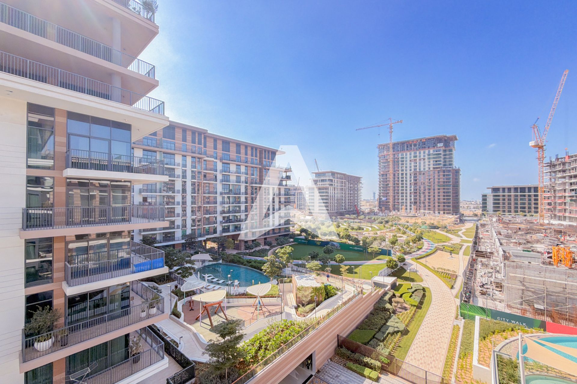 Displayed image from the thumbnail slider