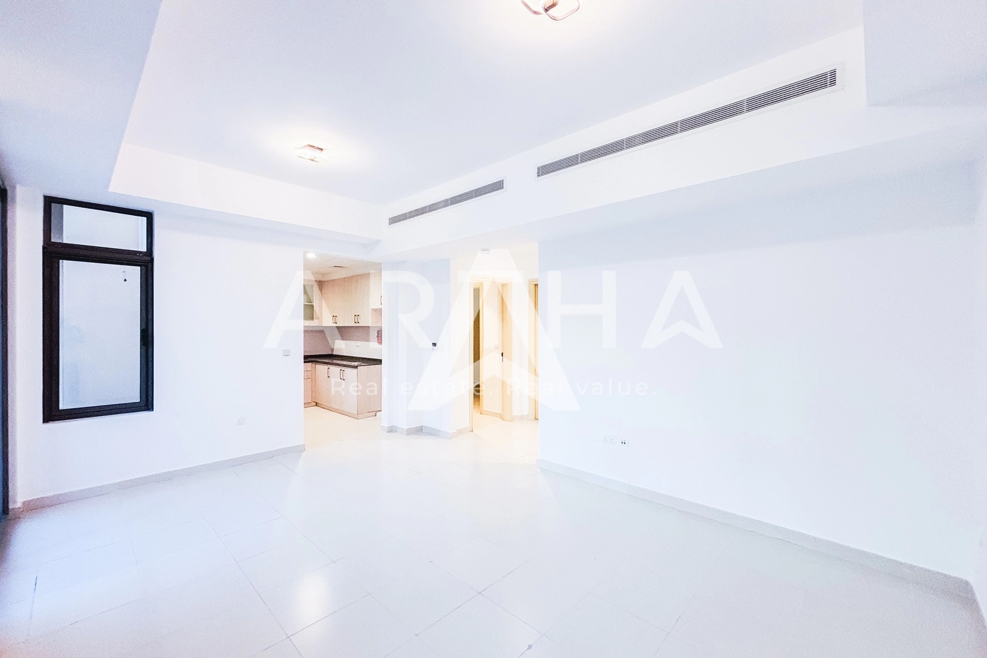 Displayed image from the thumbnail slider