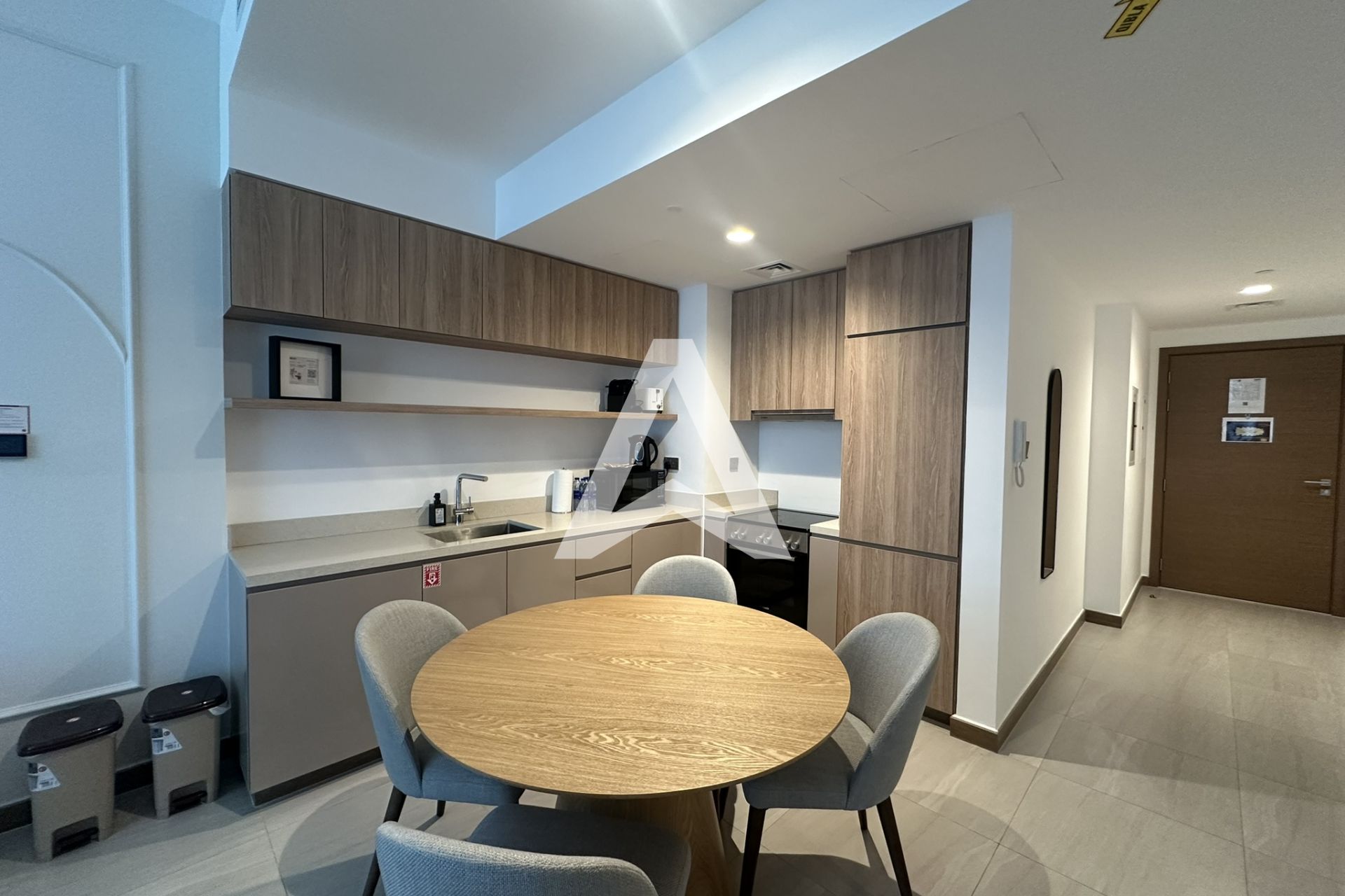 Displayed image from the thumbnail slider