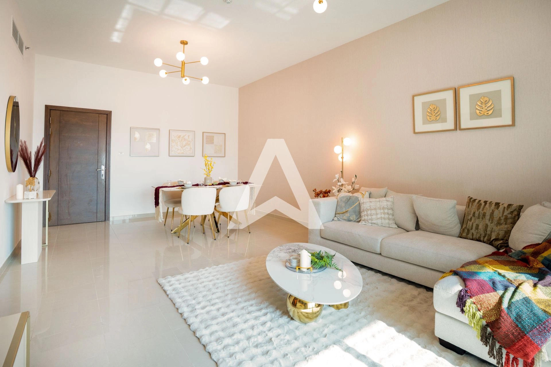 Displayed image from the thumbnail slider