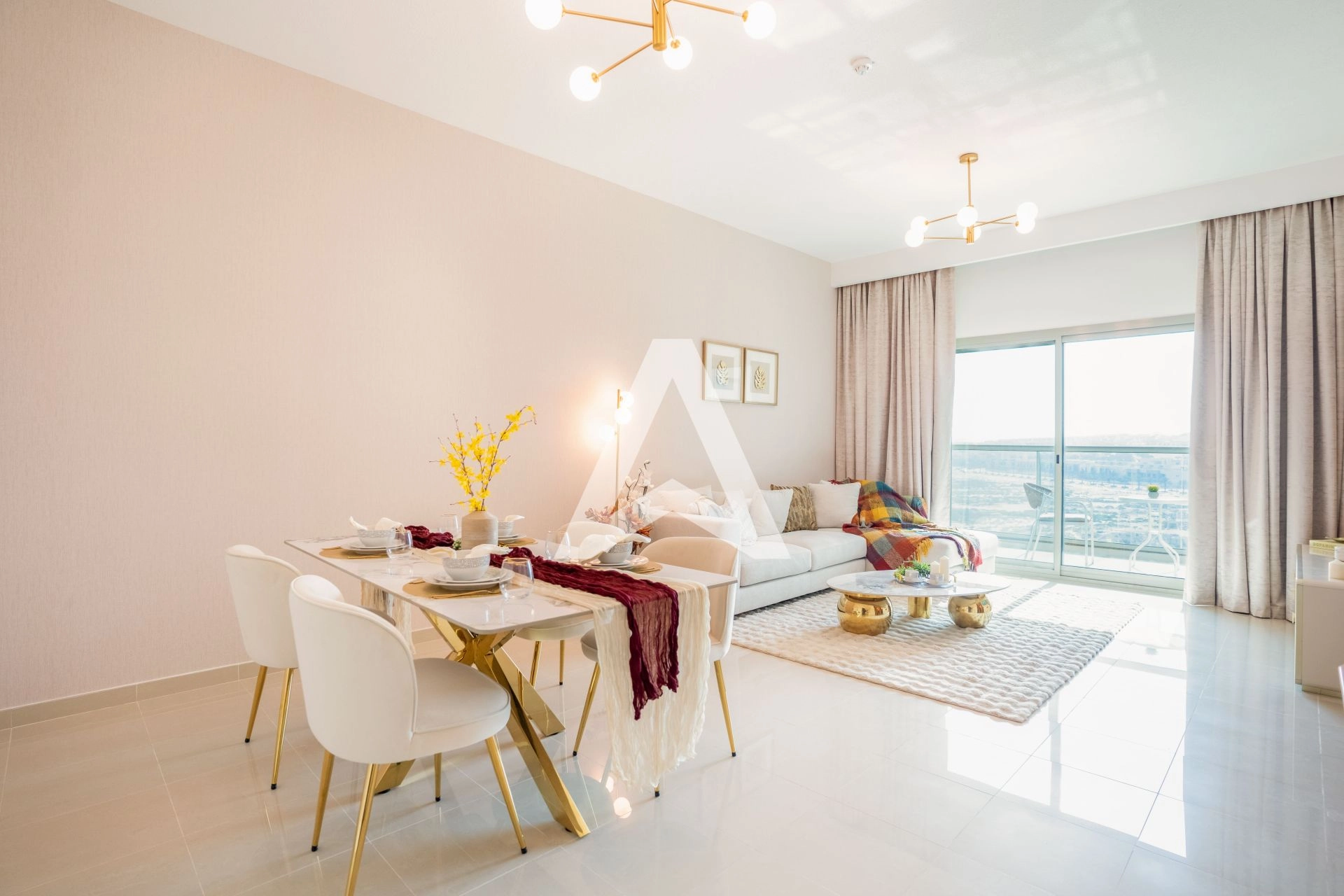 Displayed image from the thumbnail slider