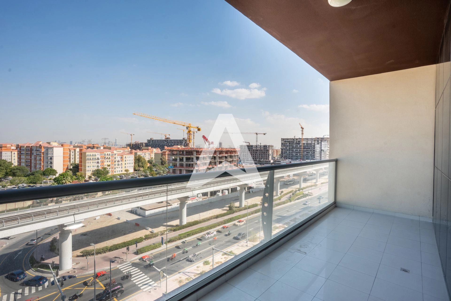 Displayed image from the thumbnail slider