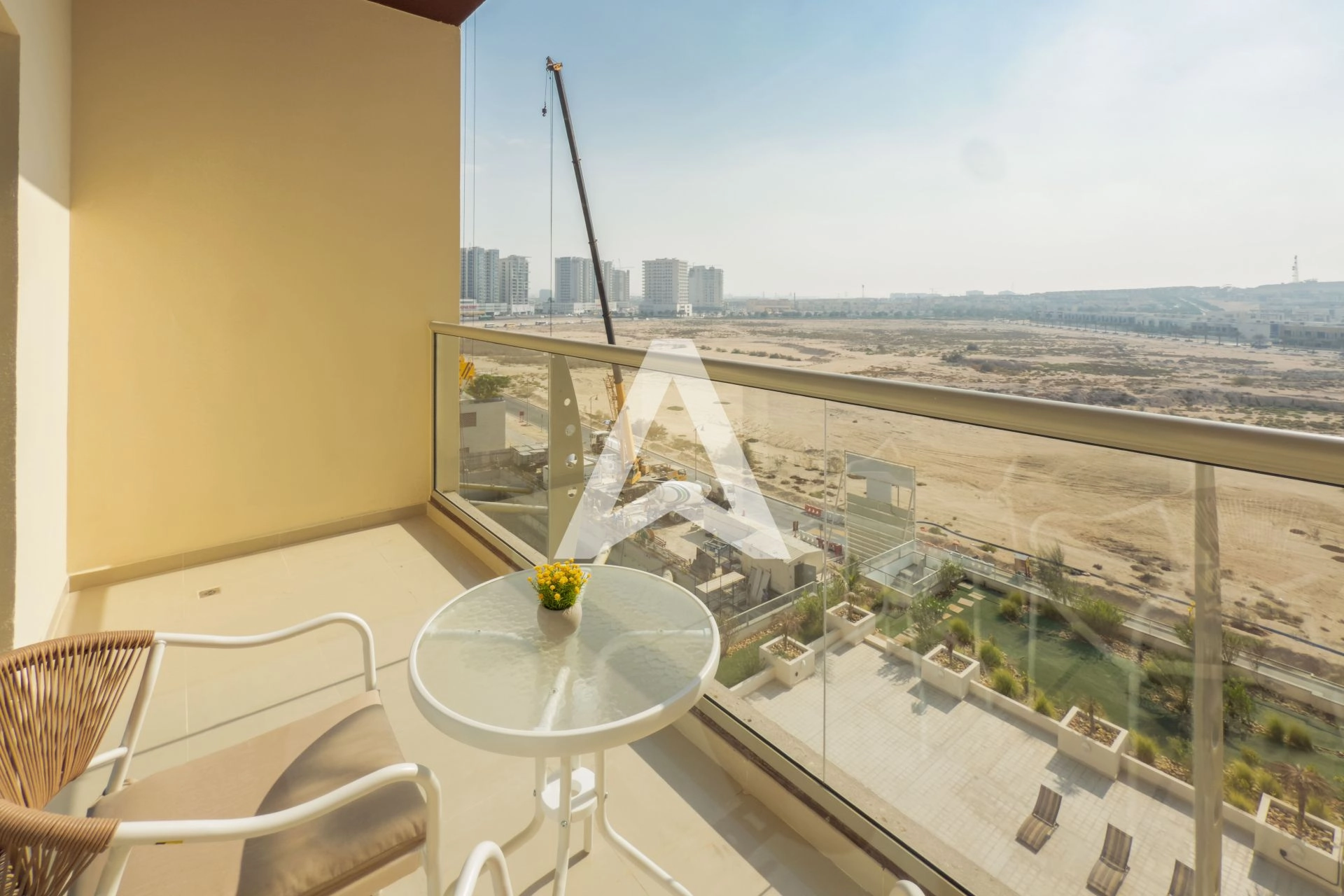 Displayed image from the thumbnail slider