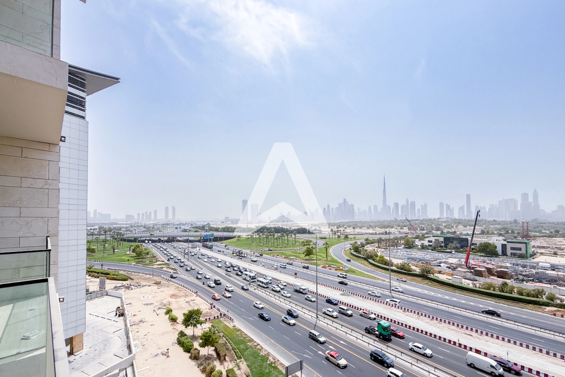 Displayed image from the thumbnail slider