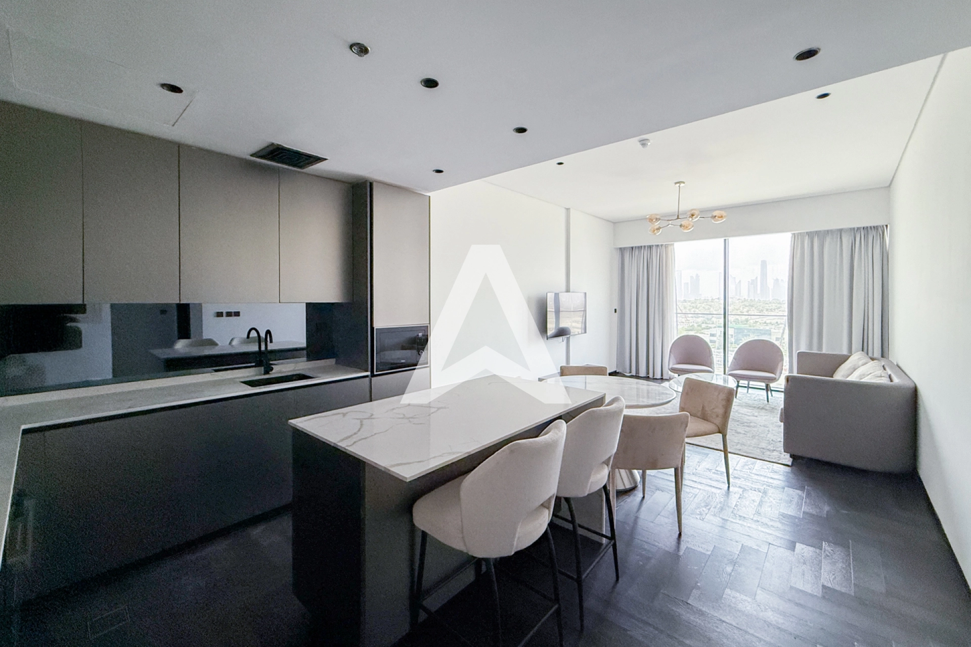 Displayed image from the thumbnail slider