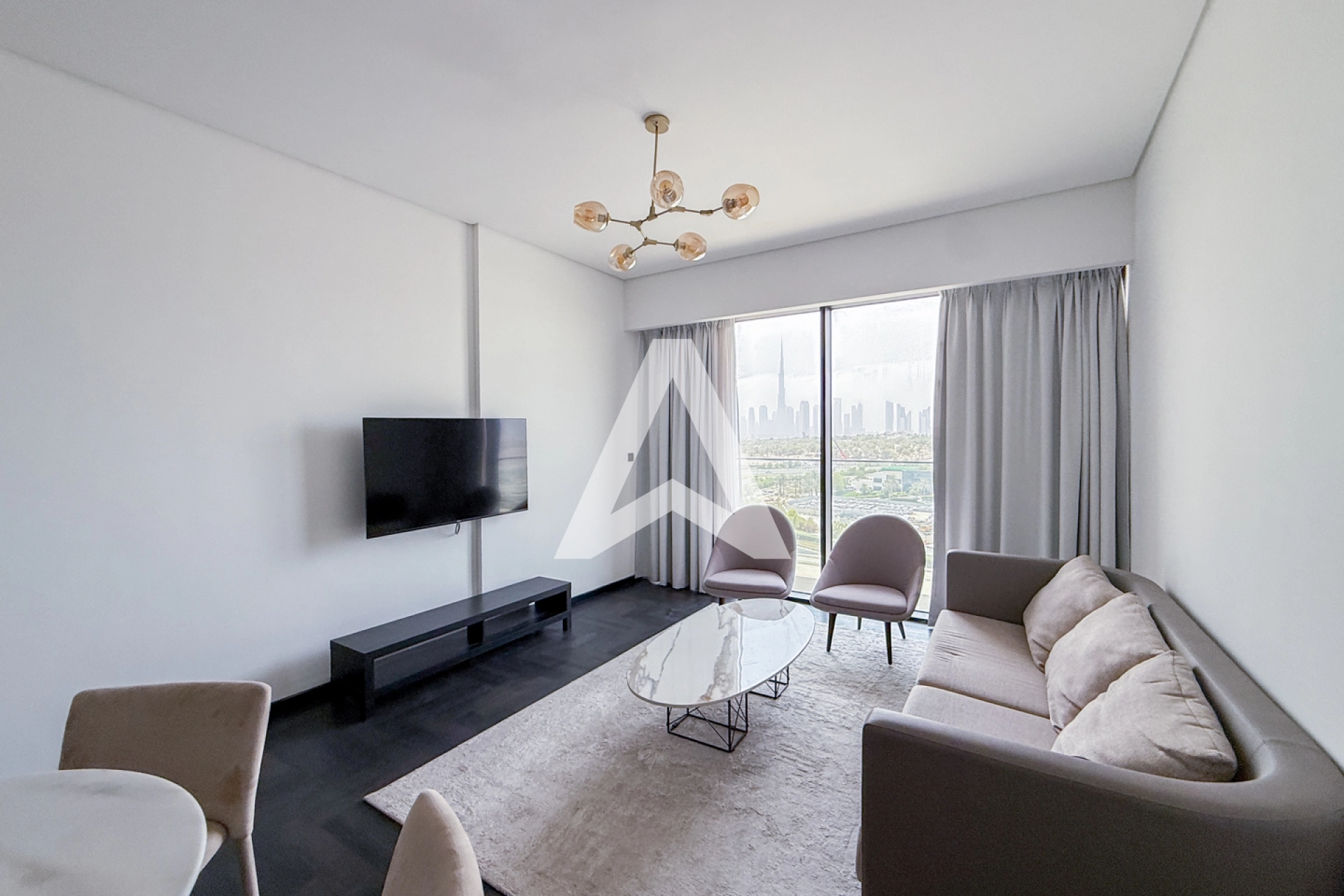 Displayed image from the thumbnail slider