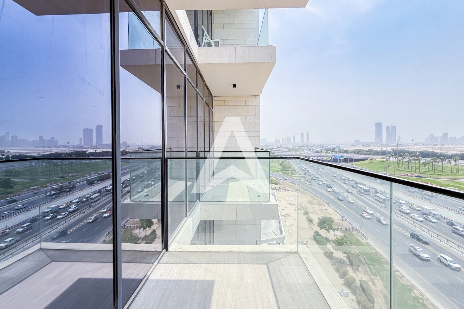 Displayed image from the thumbnail slider