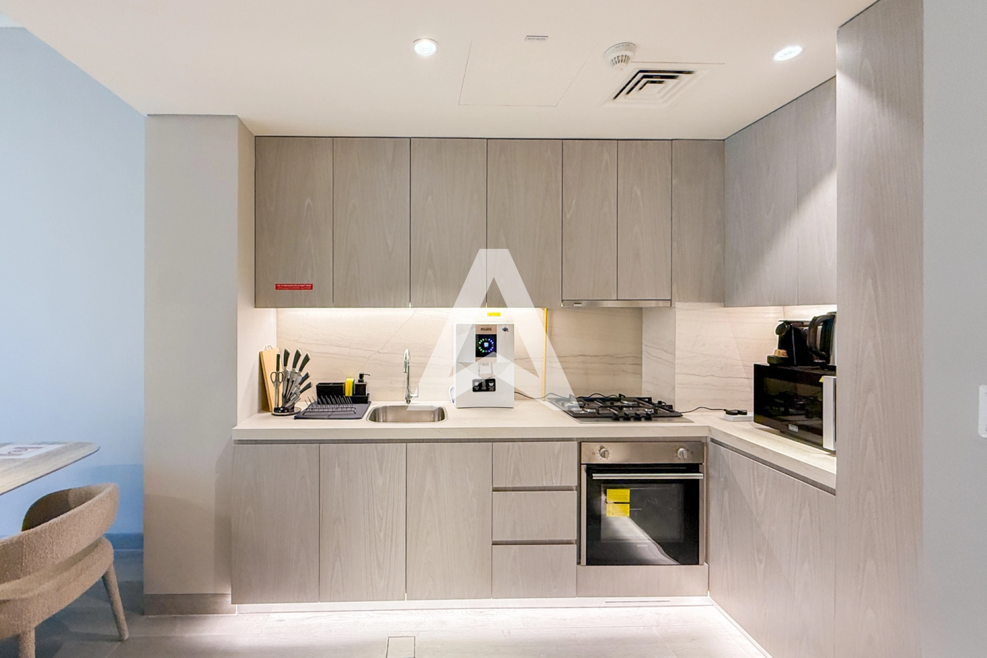 Displayed image from the thumbnail slider