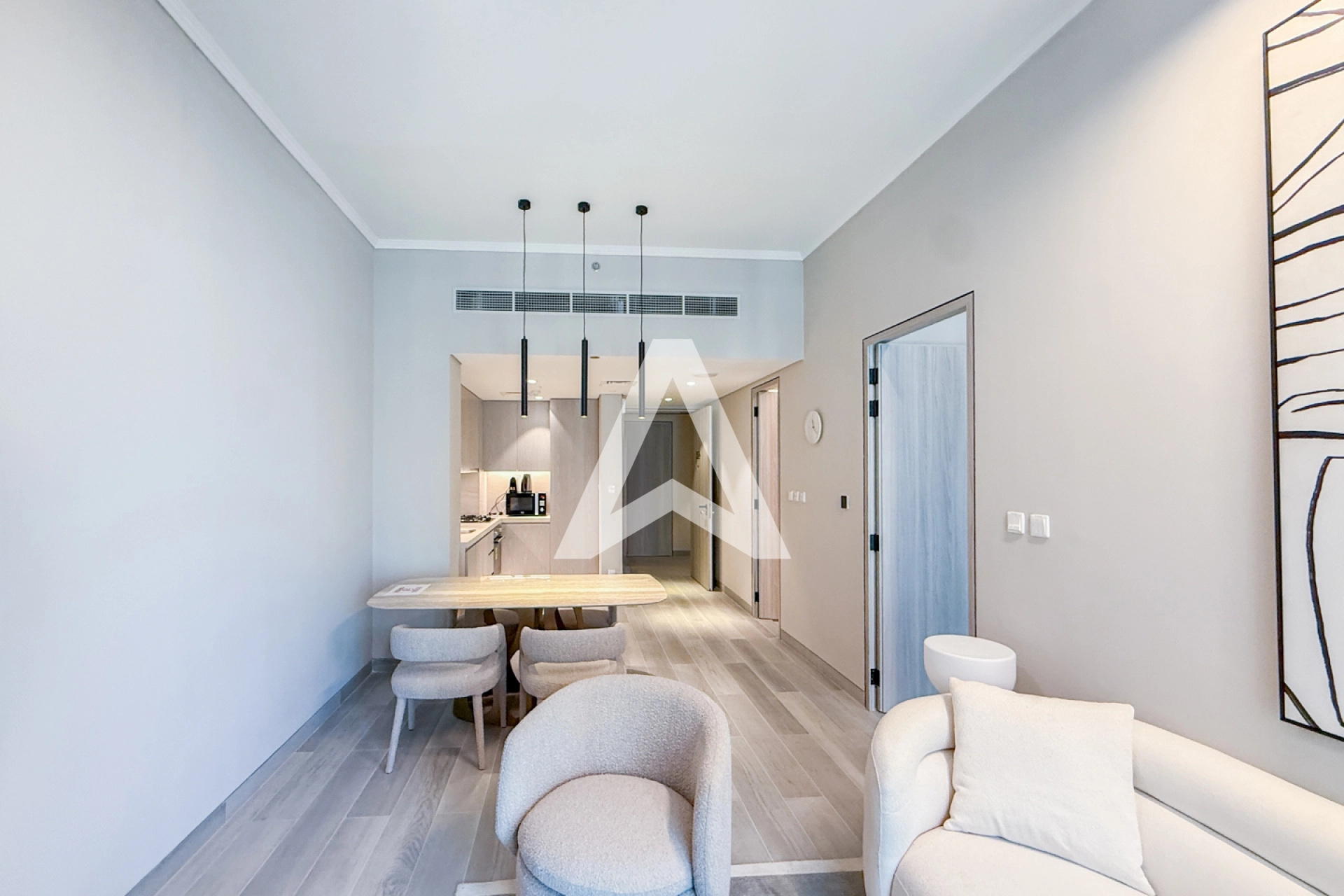 Displayed image from the thumbnail slider