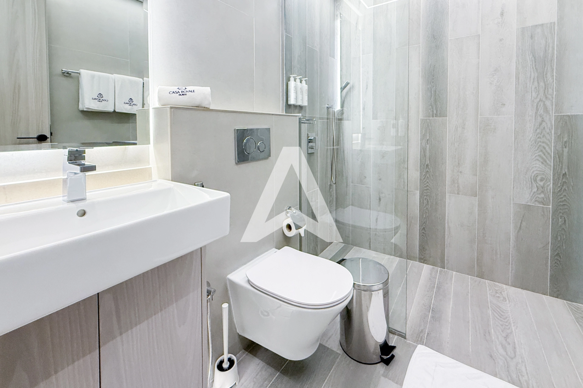 Displayed image from the thumbnail slider