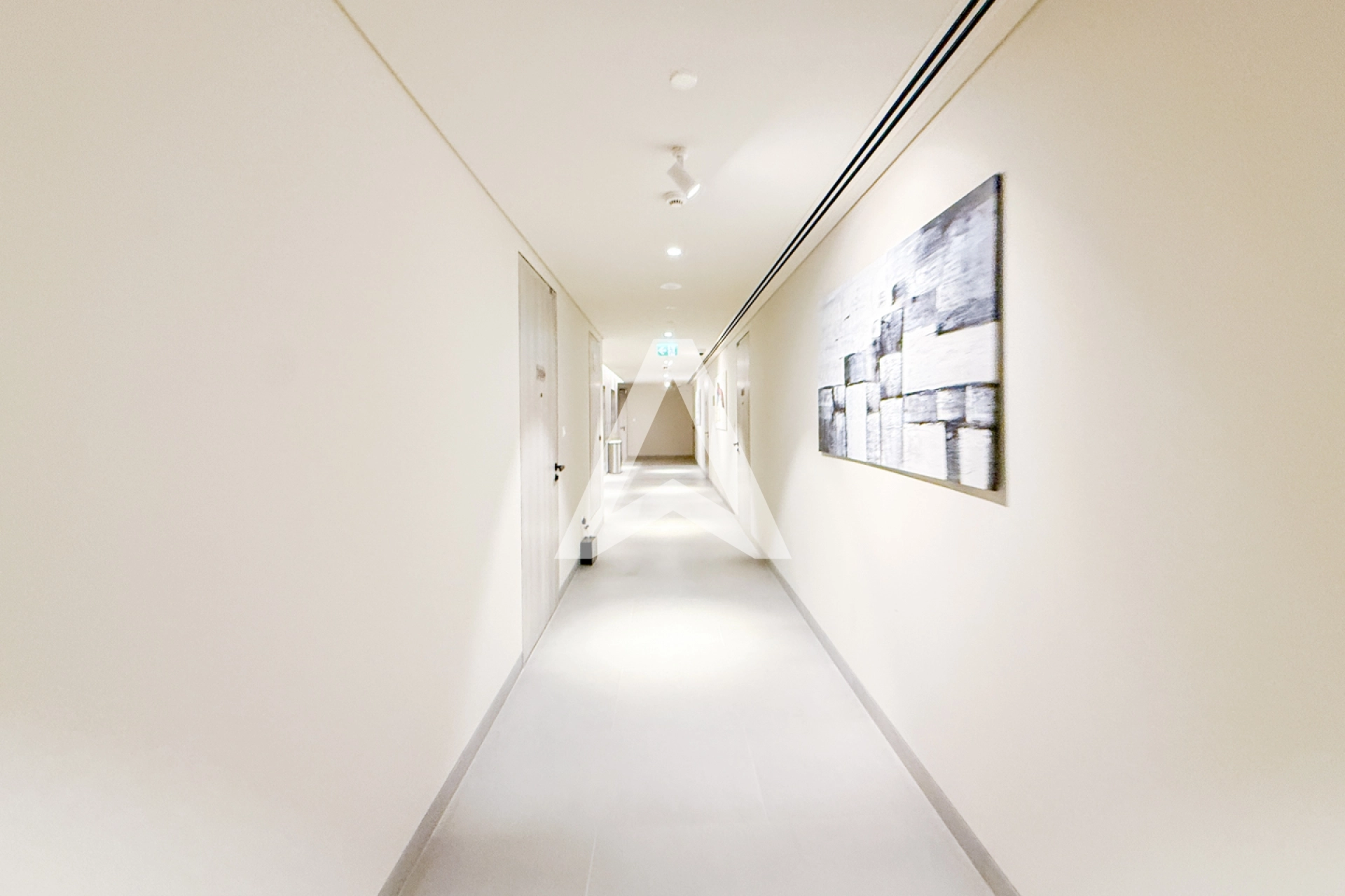 Displayed image from the thumbnail slider