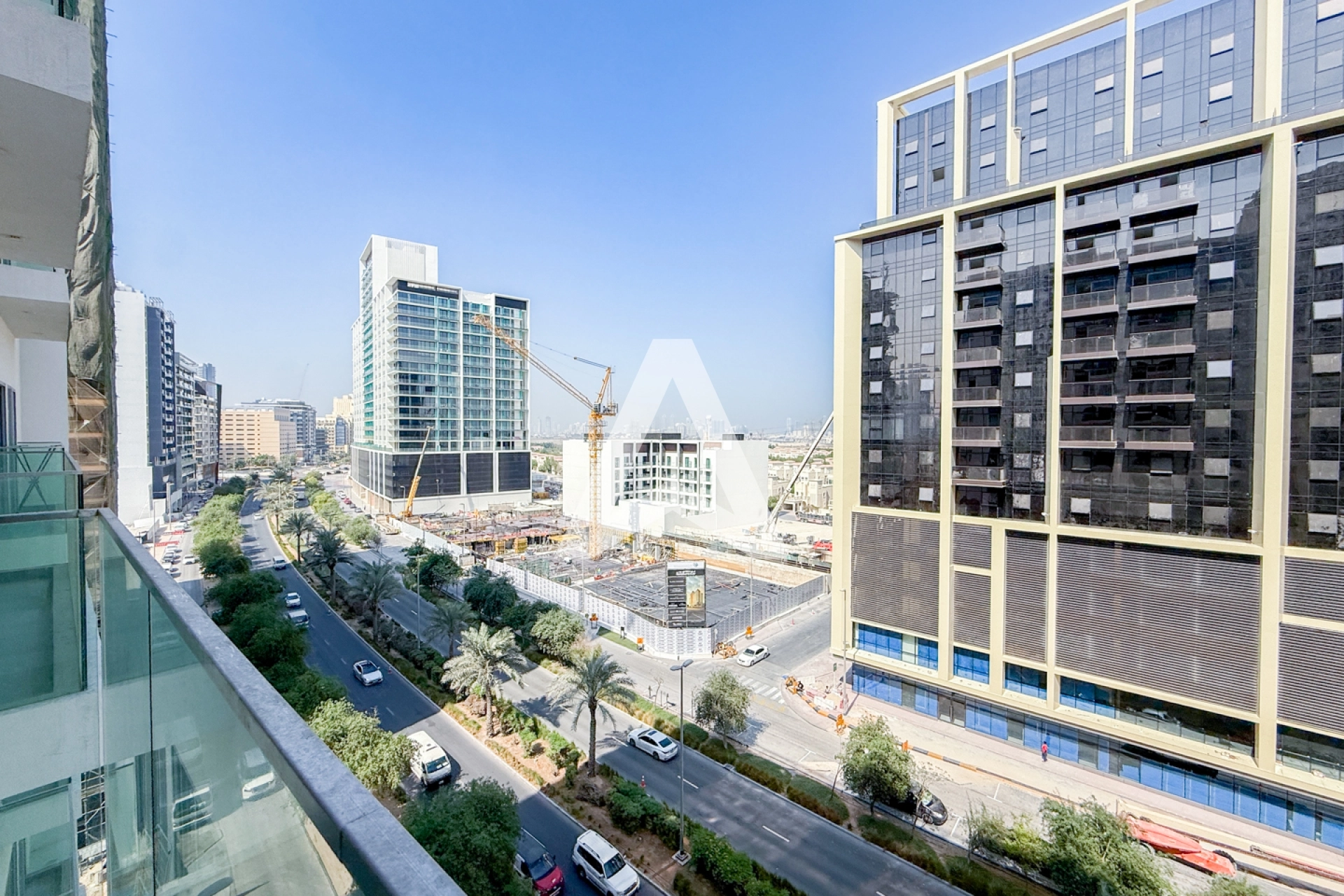 Displayed image from the thumbnail slider