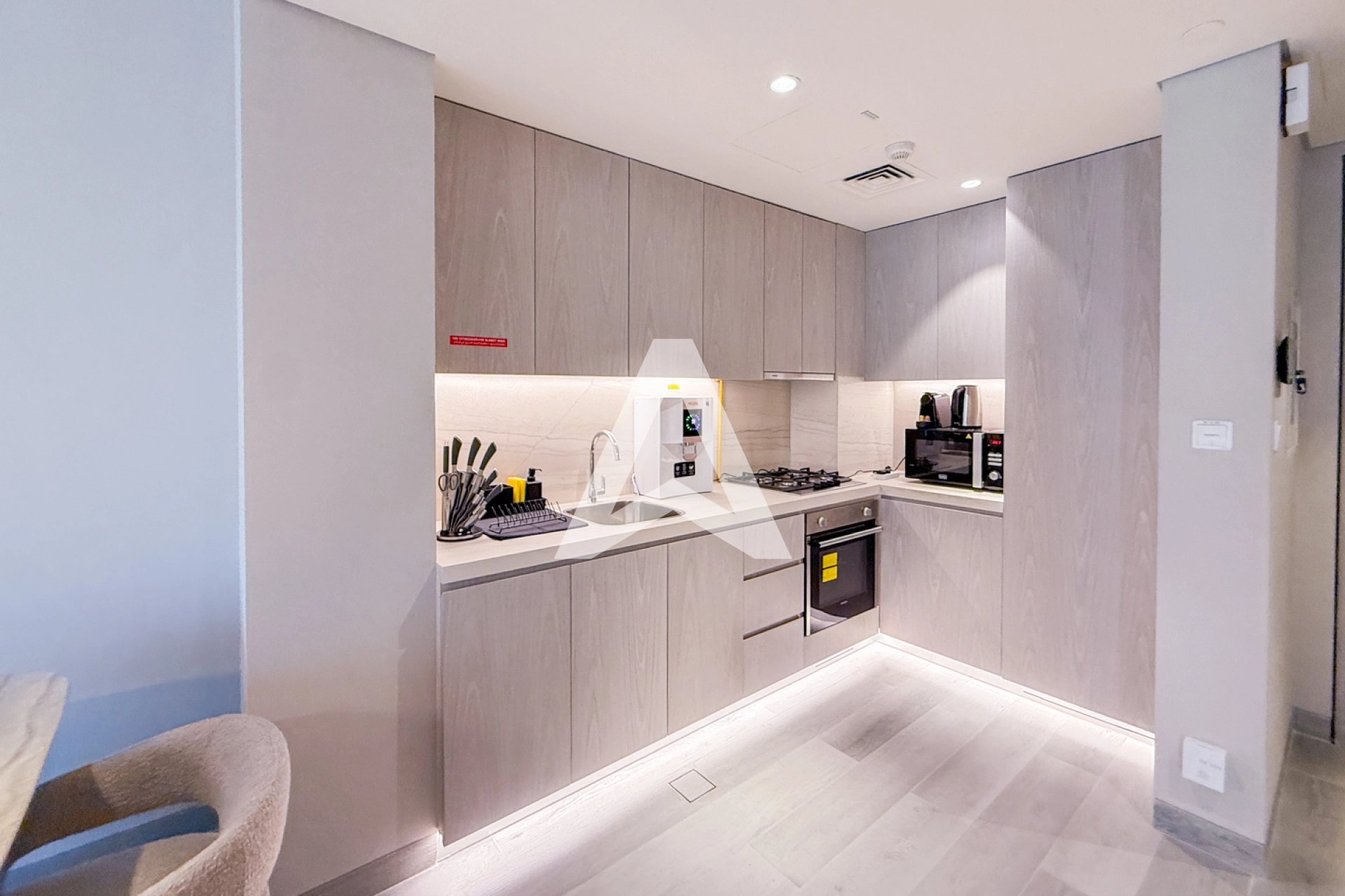 Displayed image from the thumbnail slider