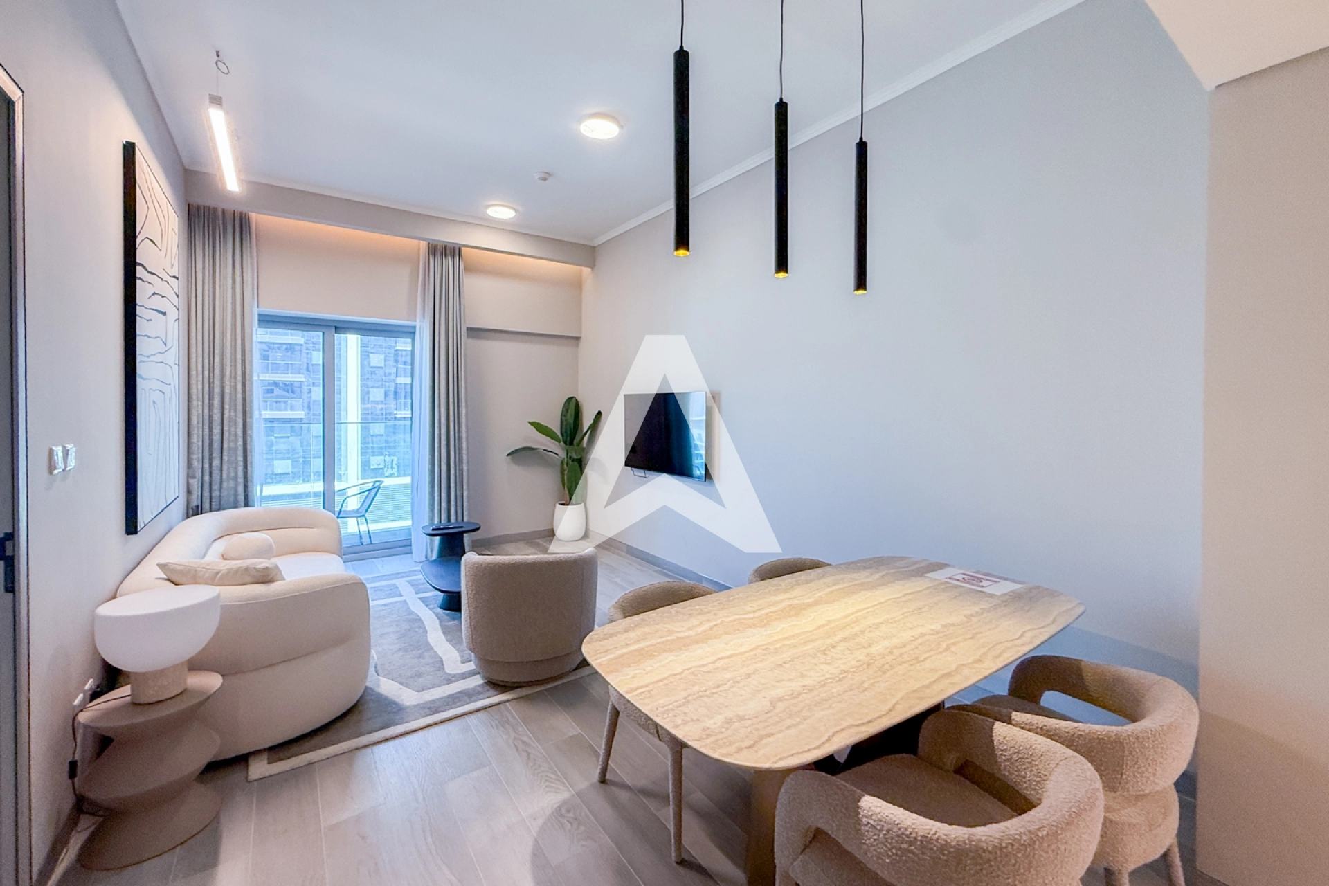 Displayed image from the thumbnail slider