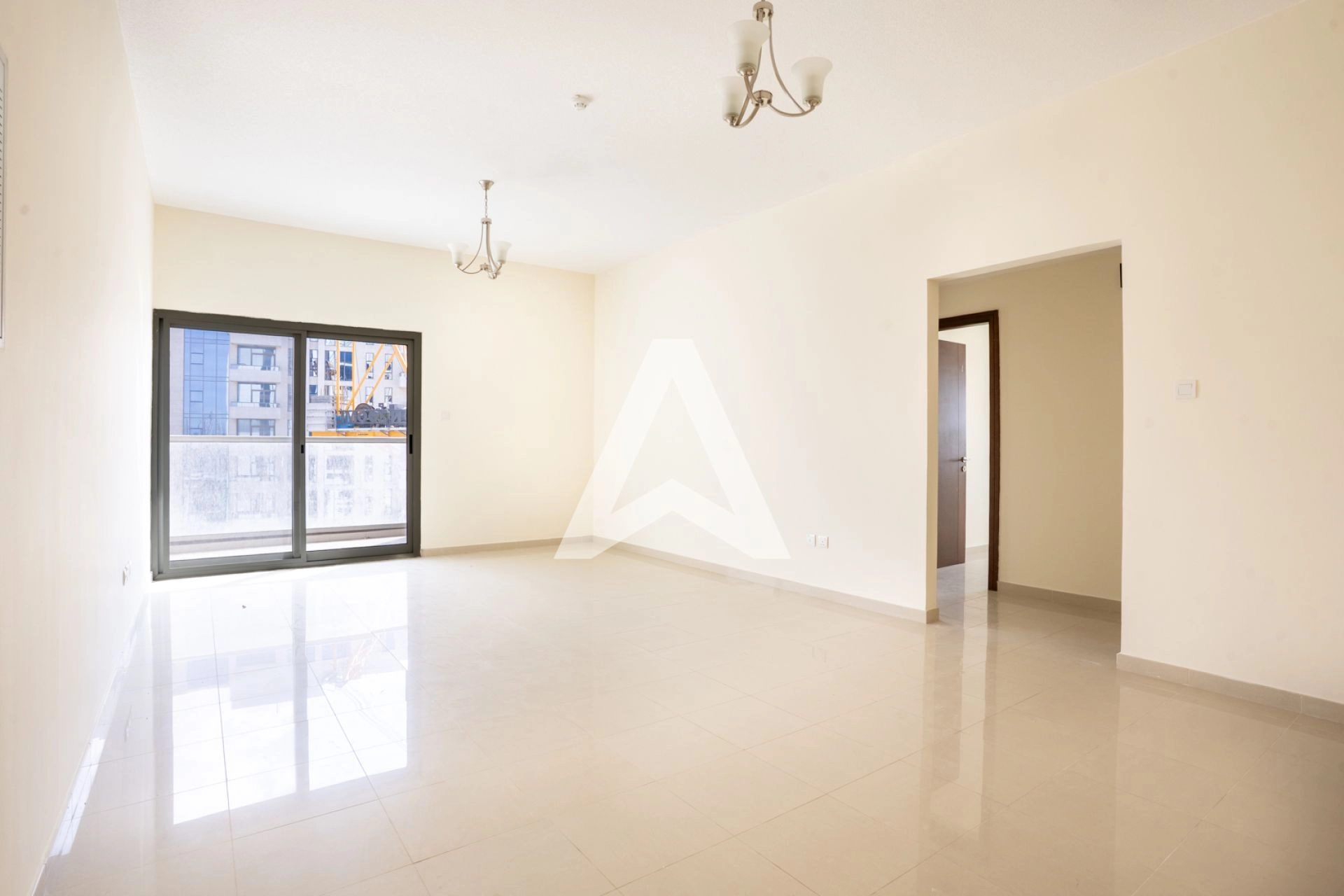 Displayed image from the thumbnail slider