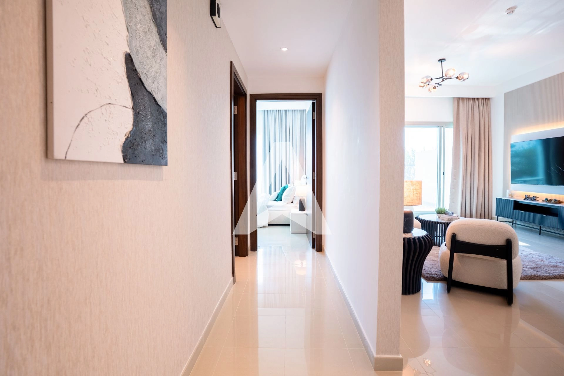 Displayed image from the thumbnail slider