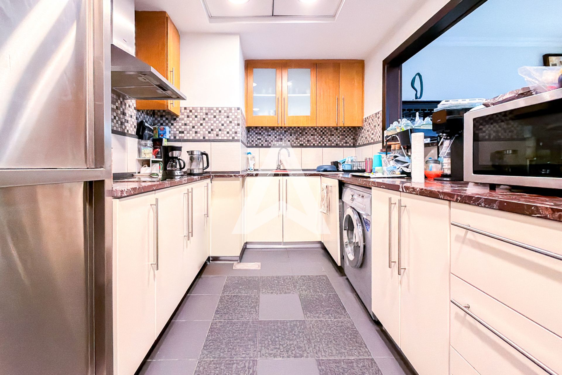 Displayed image from the thumbnail slider