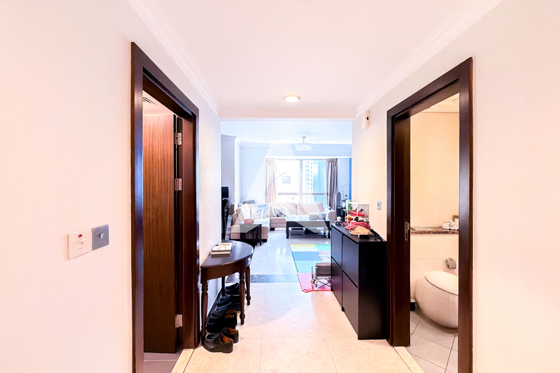 Displayed image from the thumbnail slider