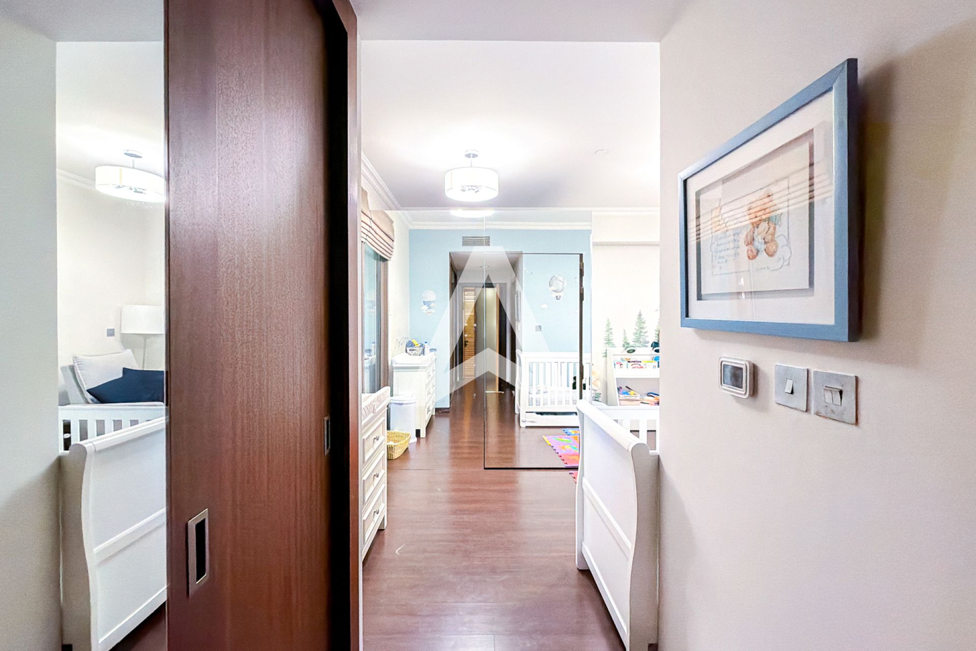 Displayed image from the thumbnail slider