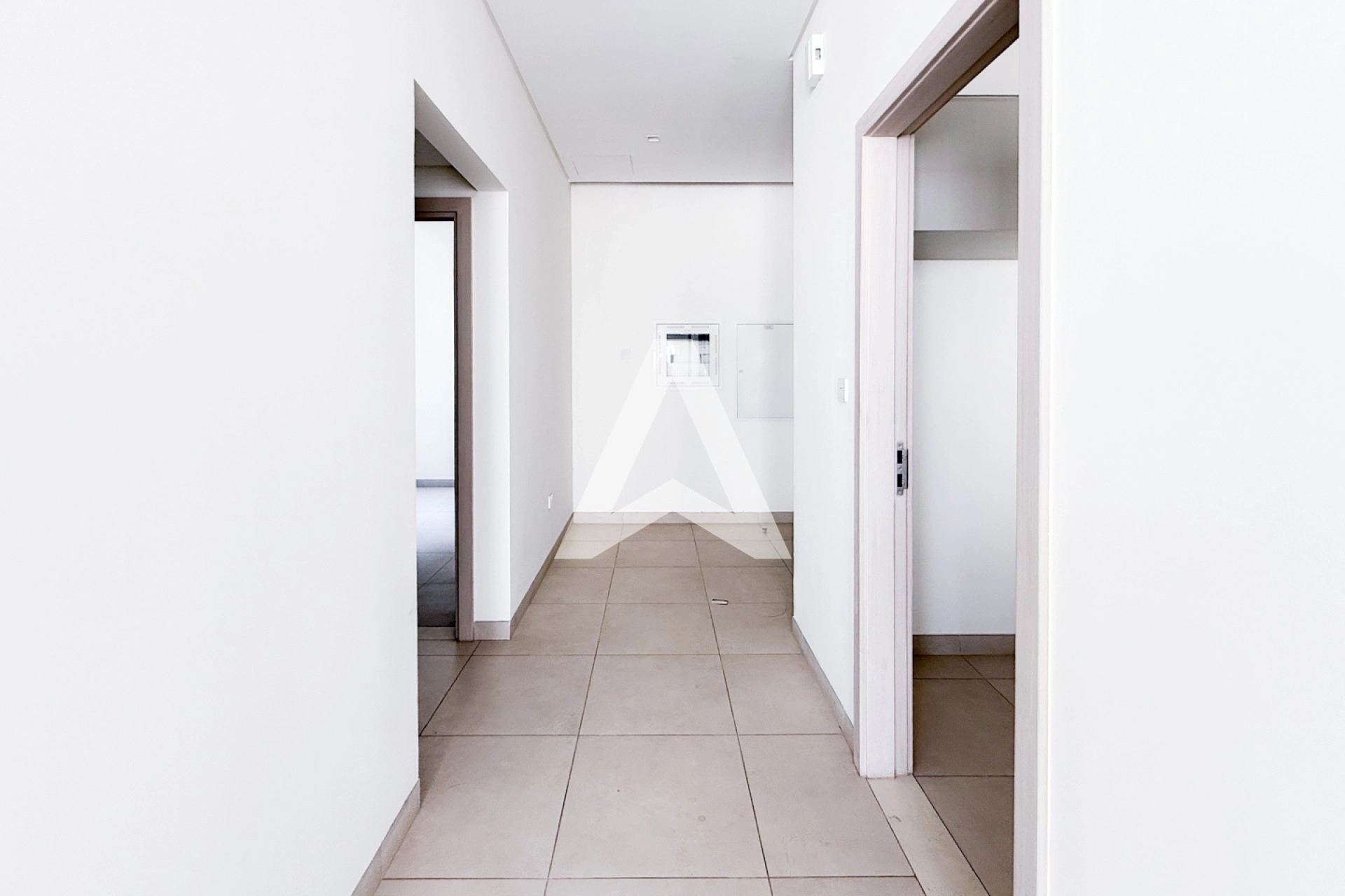 Displayed image from the thumbnail slider