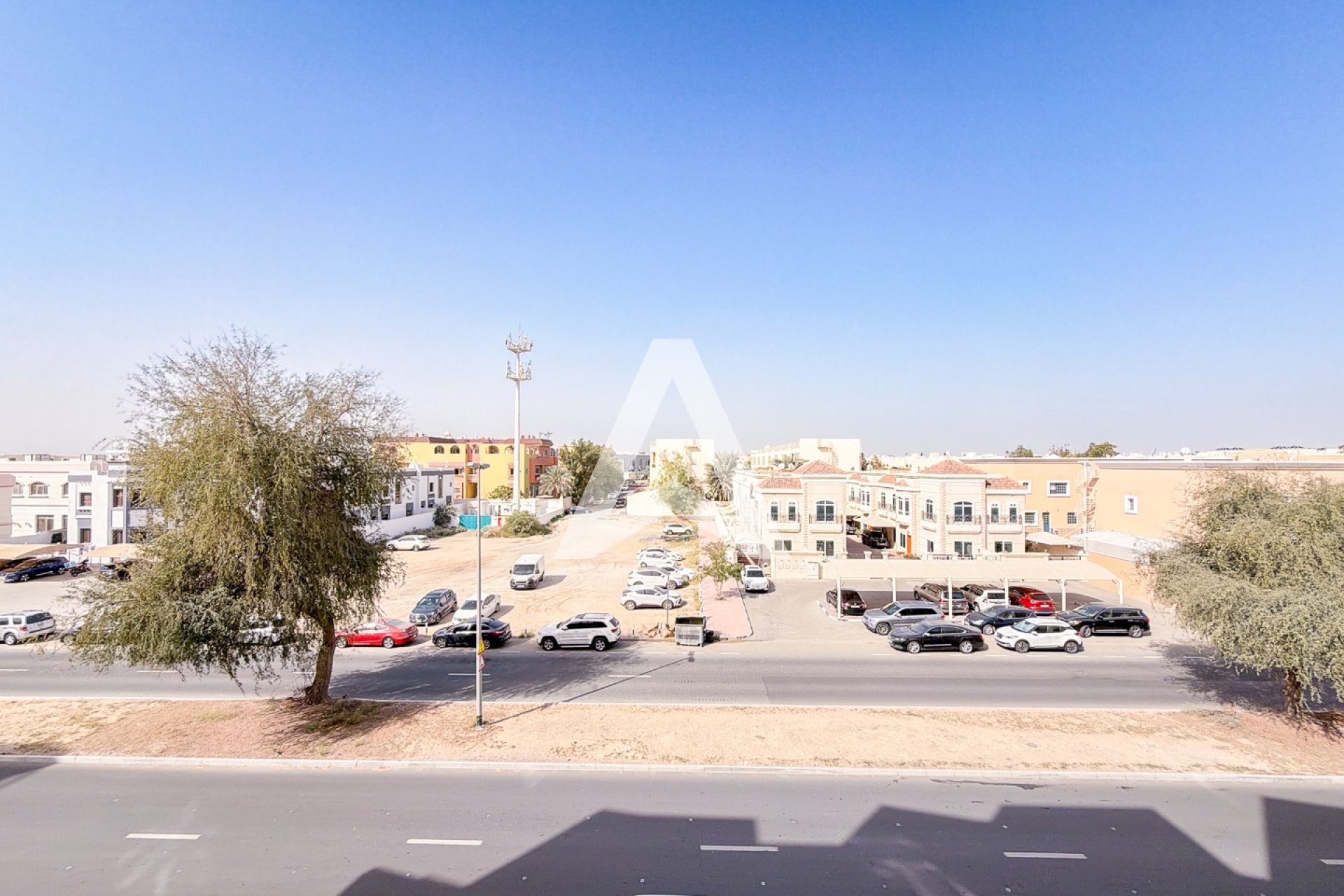 Displayed image from the thumbnail slider