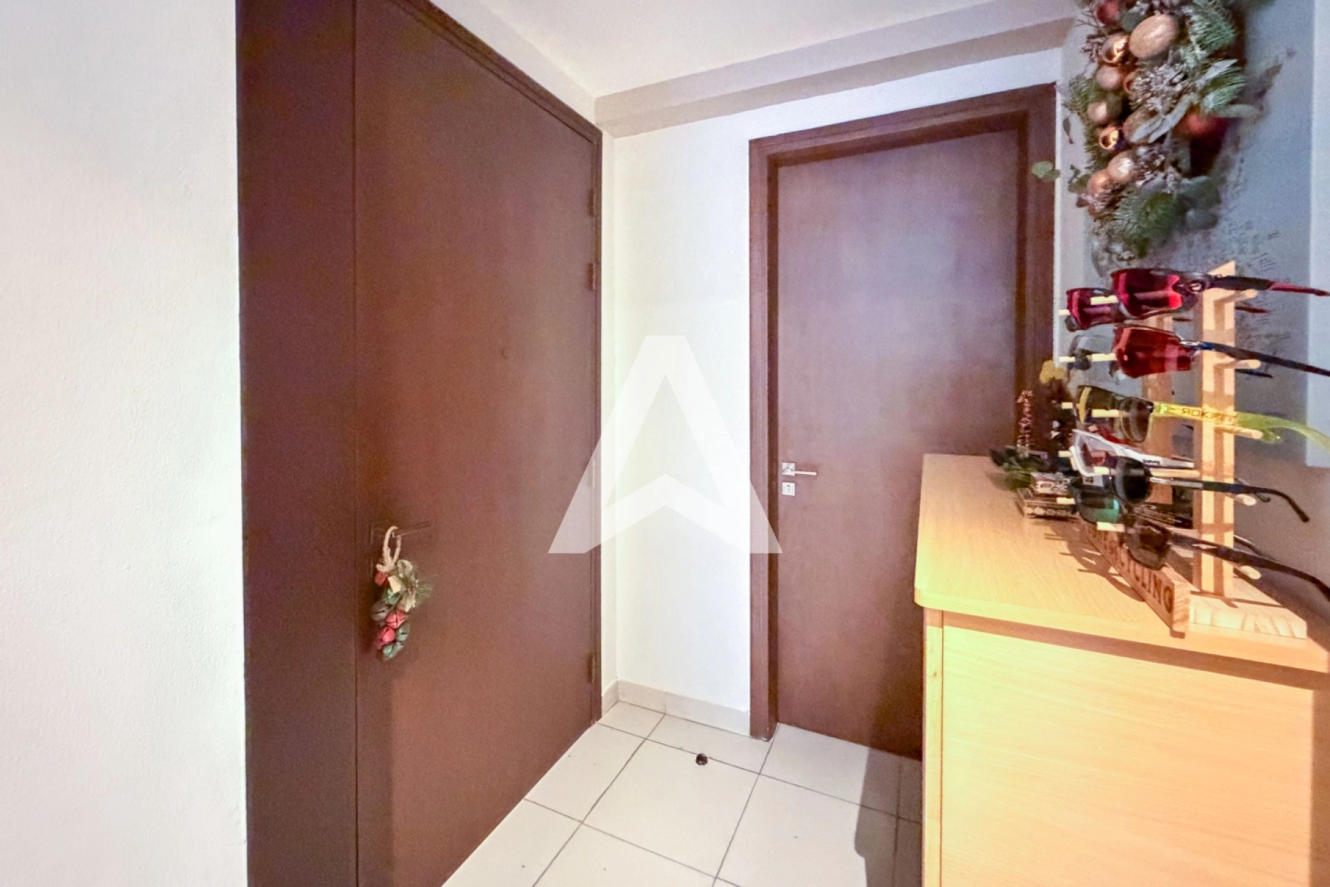 Displayed image from the thumbnail slider