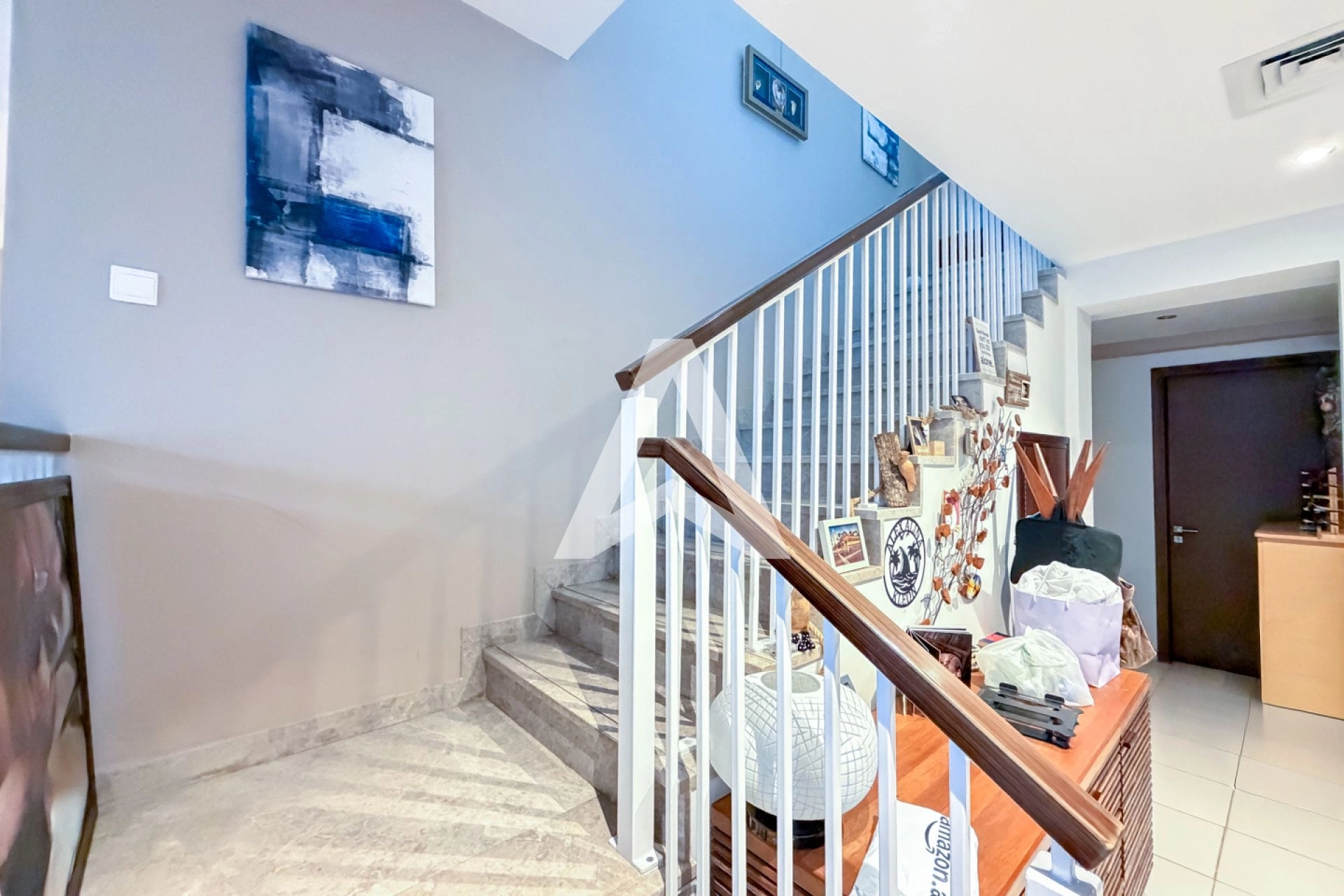 Displayed image from the thumbnail slider