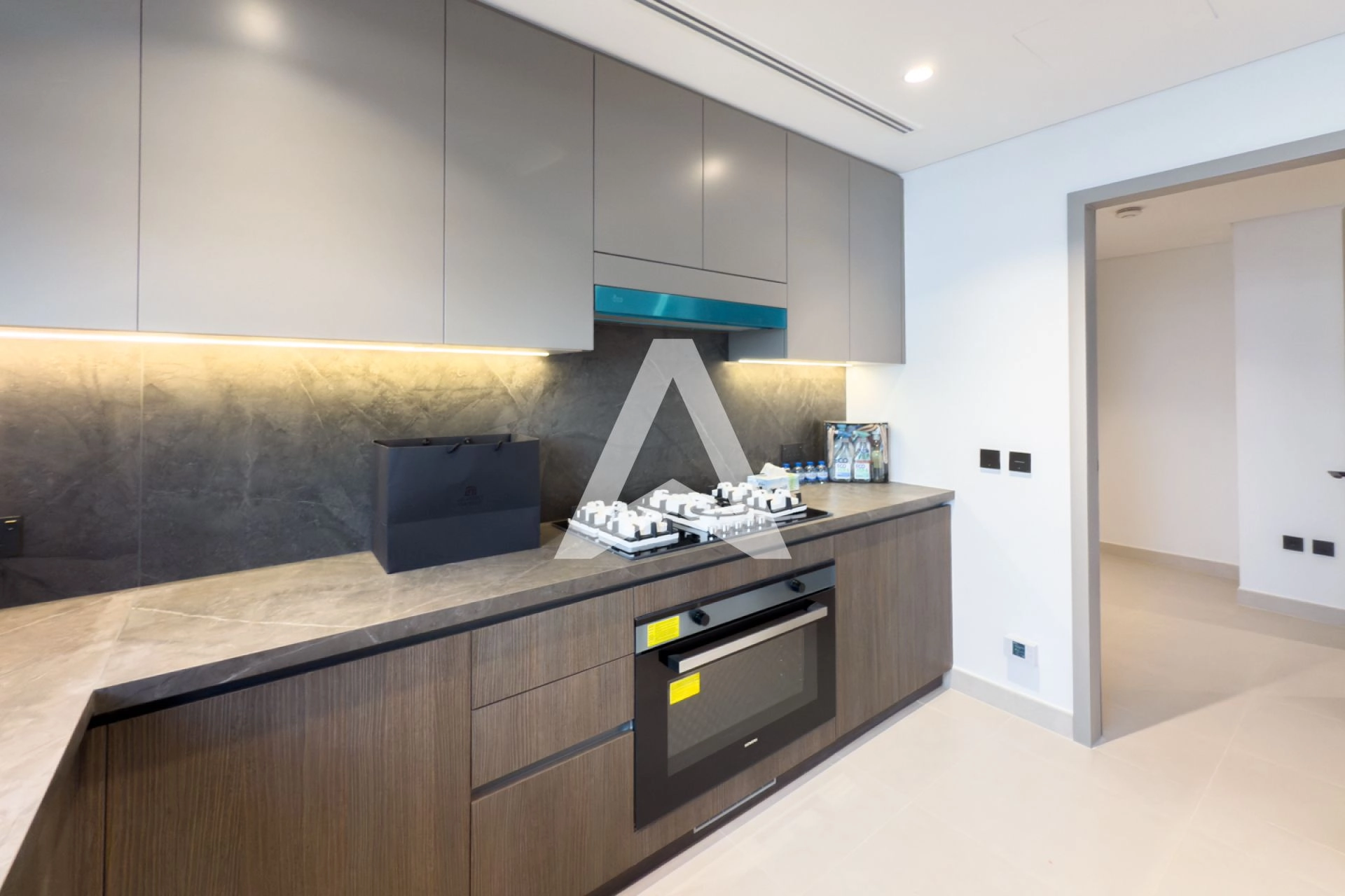 Displayed image from the thumbnail slider