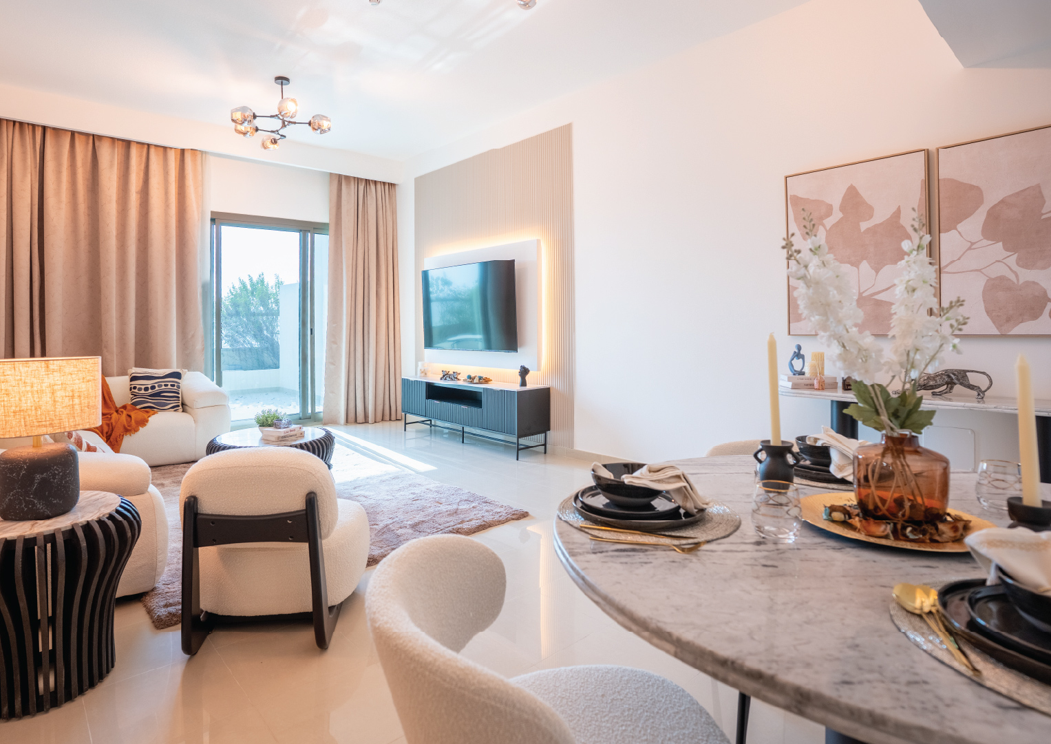 Displayed image from the thumbnail slider