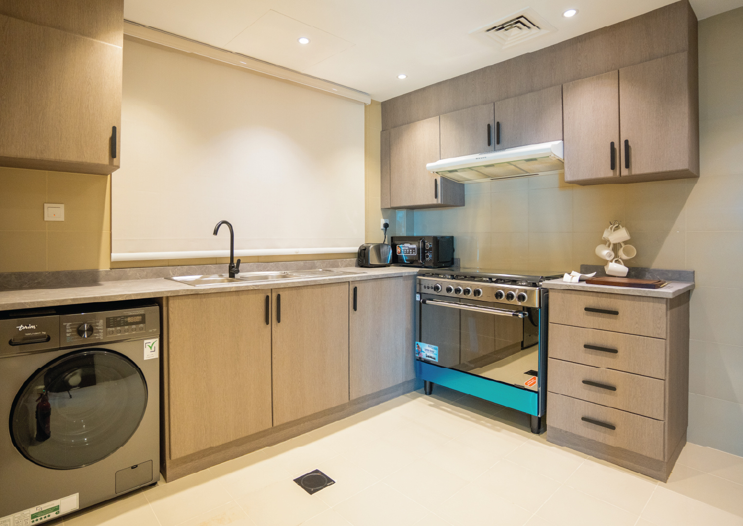 Displayed image from the thumbnail slider