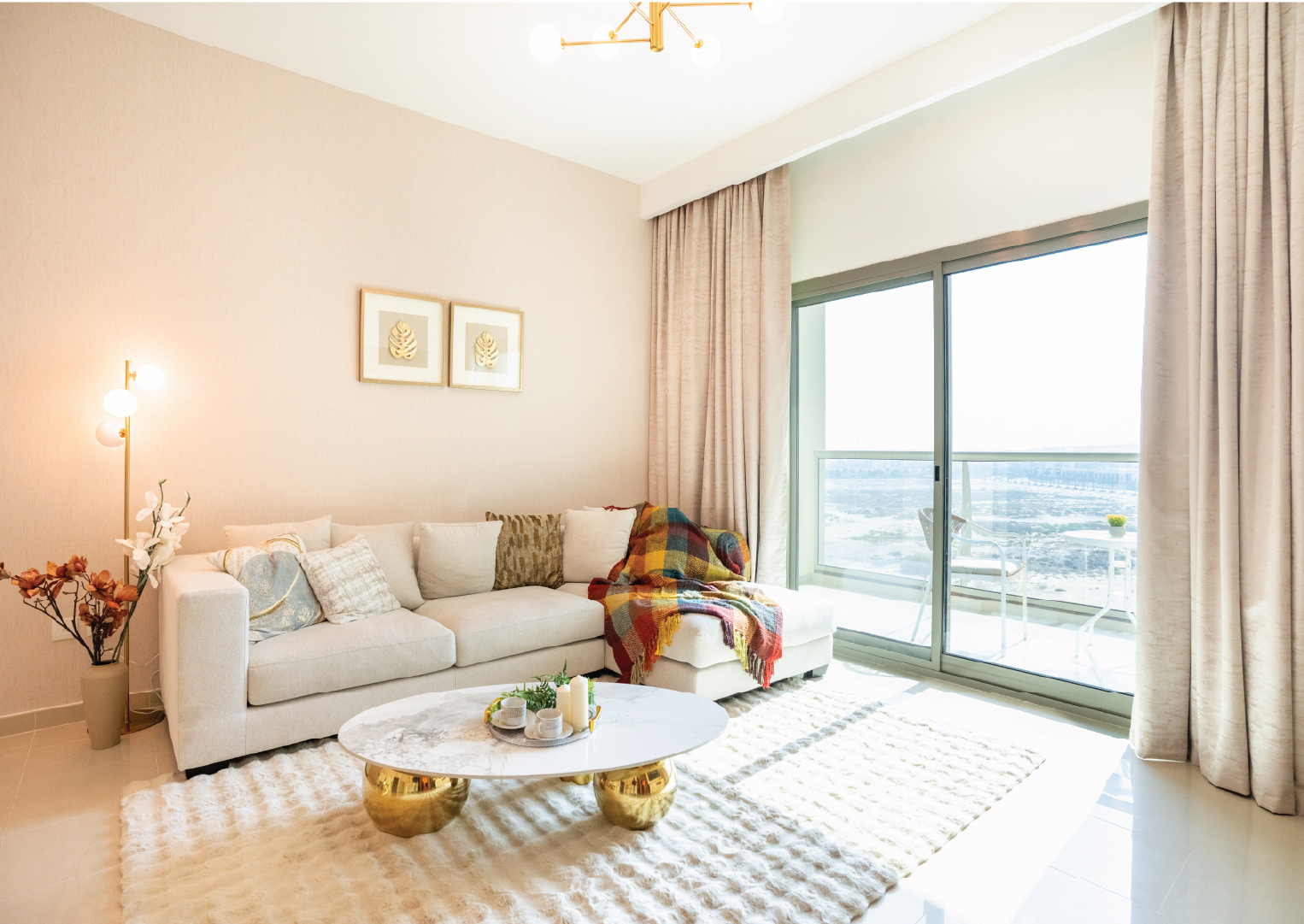 Displayed image from the thumbnail slider