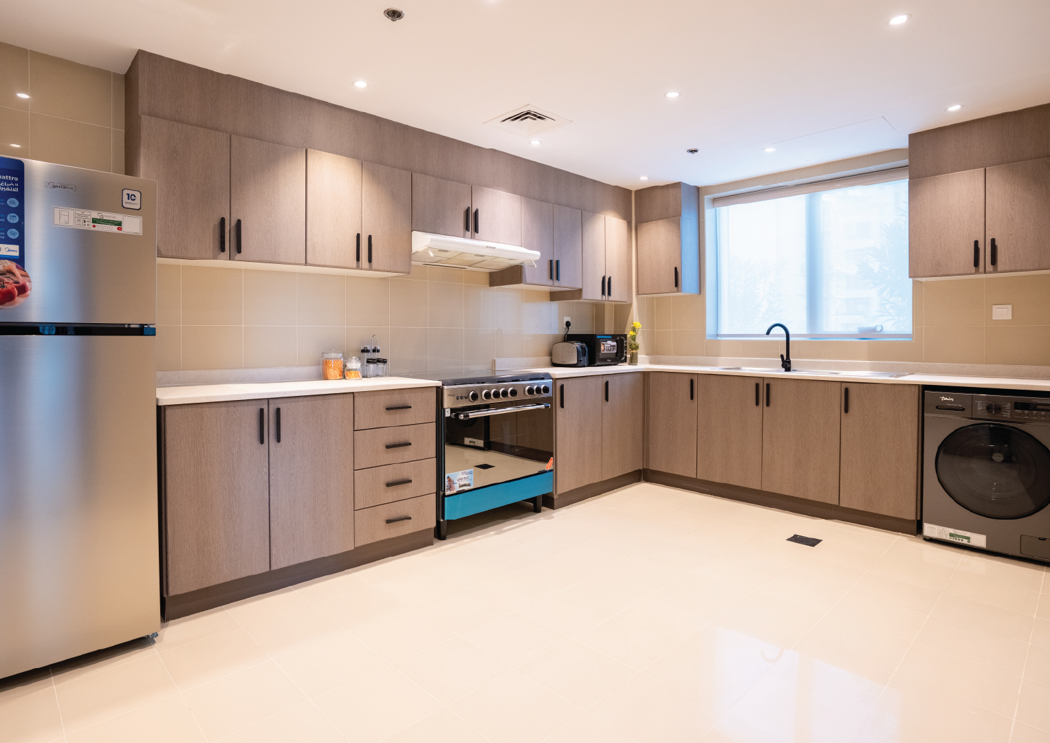 Displayed image from the thumbnail slider