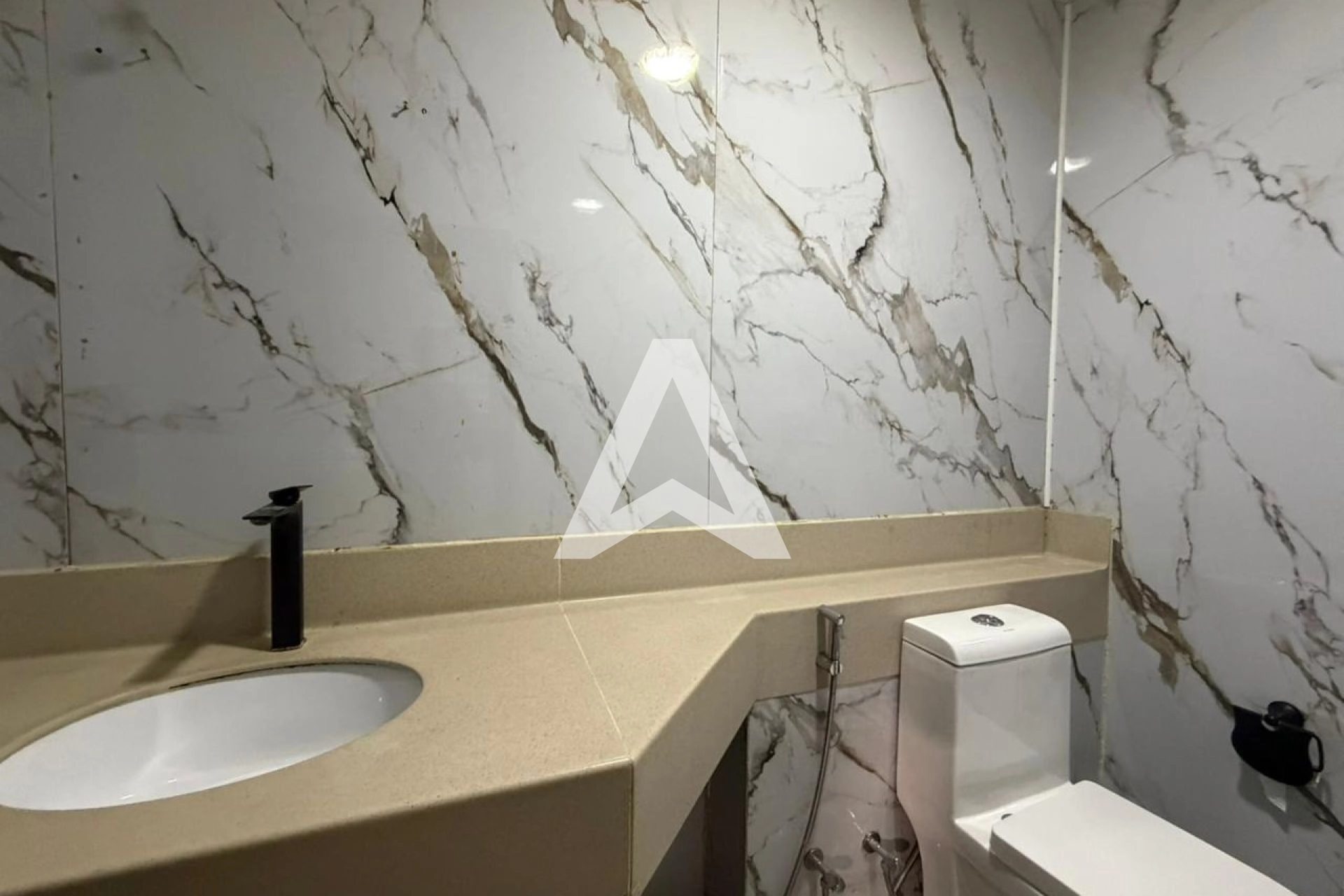 Displayed image from the thumbnail slider