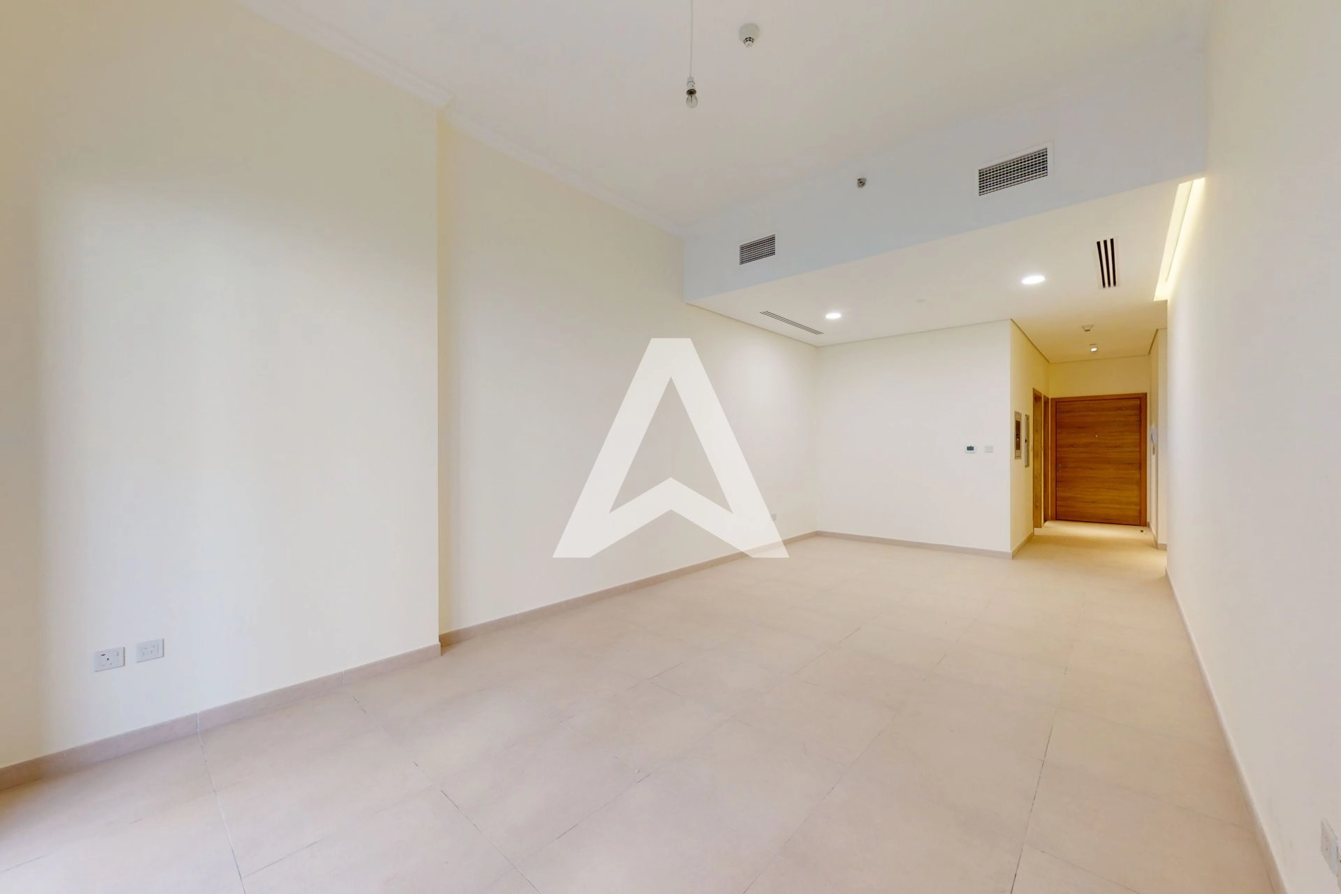 Displayed image from the thumbnail slider