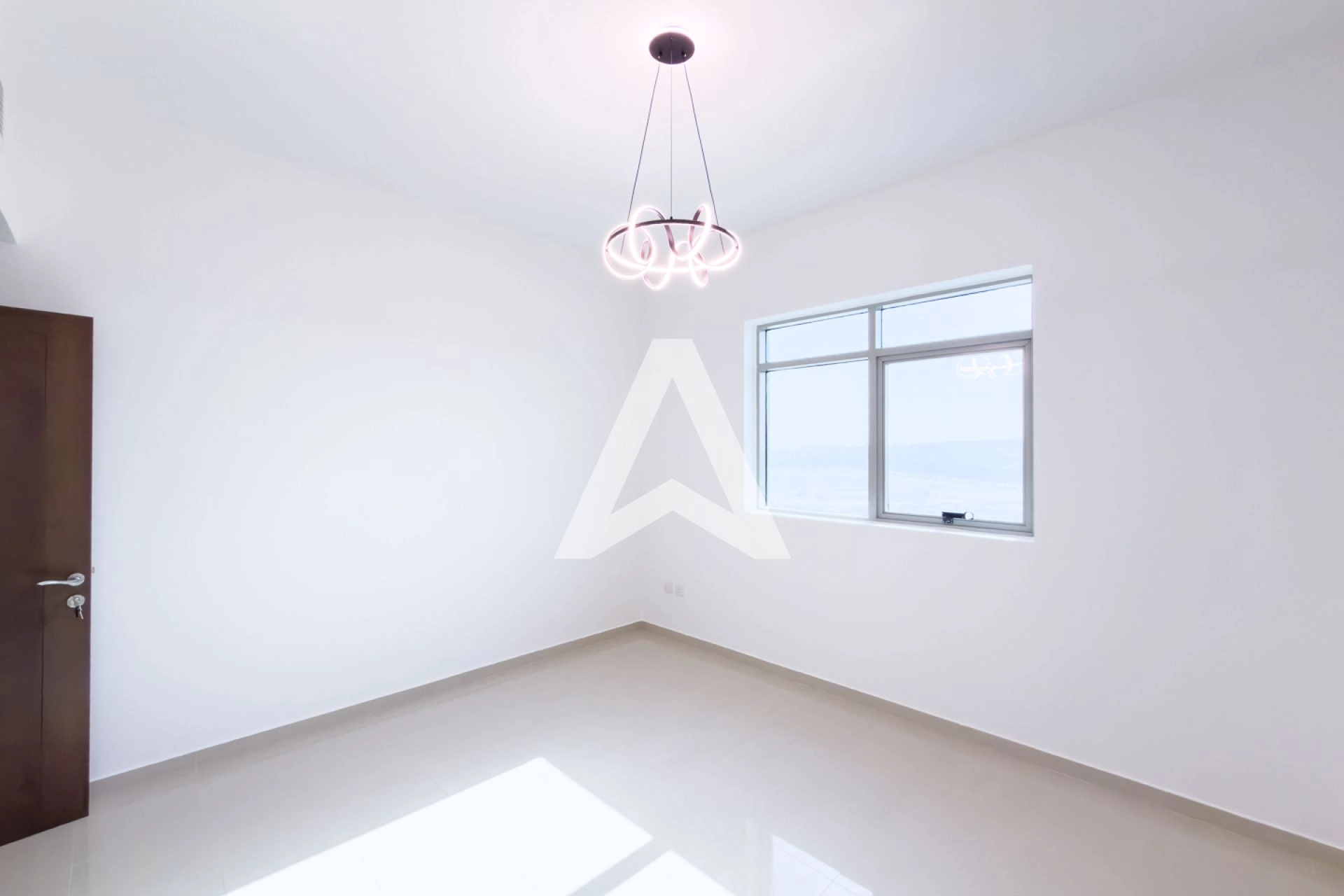 Displayed image from the thumbnail slider
