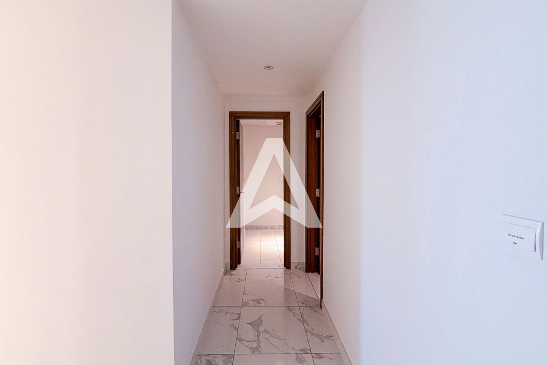 Displayed image from the thumbnail slider