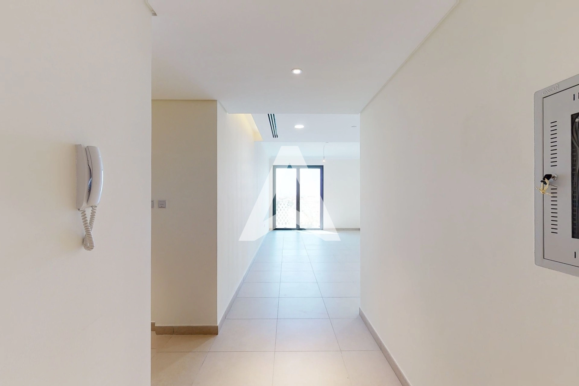 Displayed image from the thumbnail slider